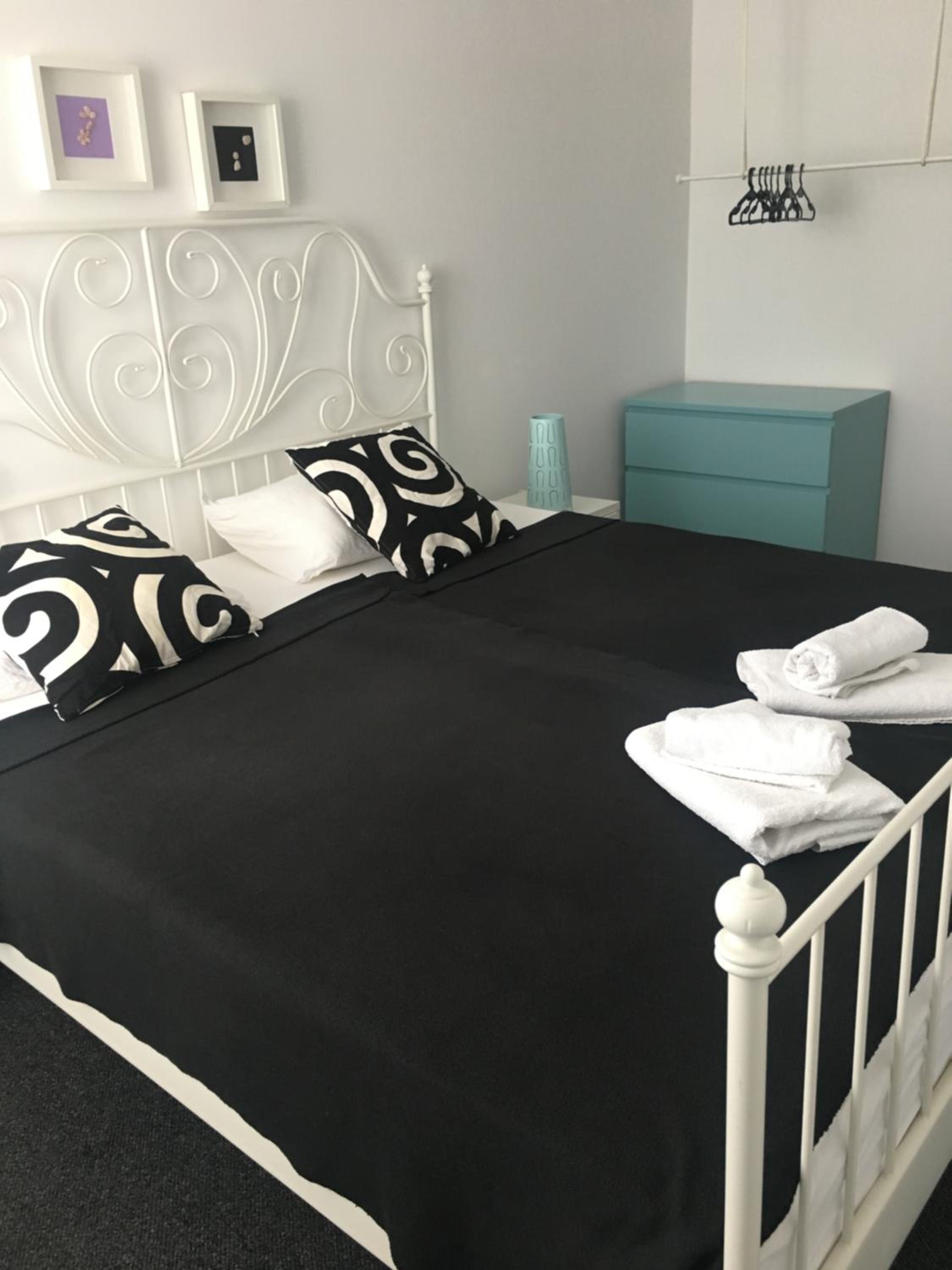 Apartamento de dois quartos com terraço e vista para o jardim