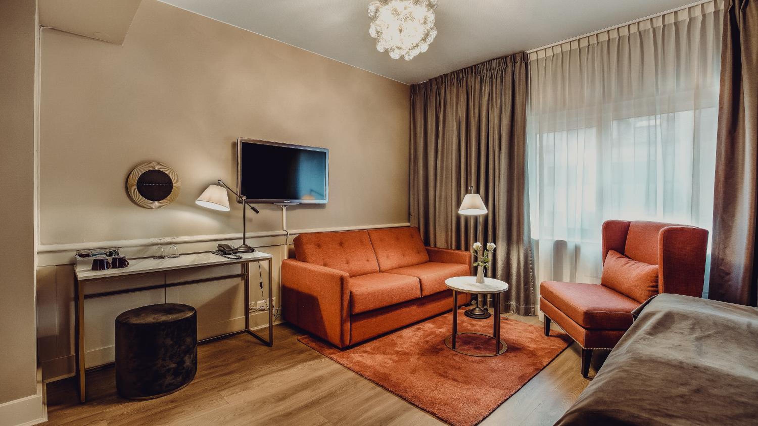 Deluxe Double or Twin Room - Photo 11