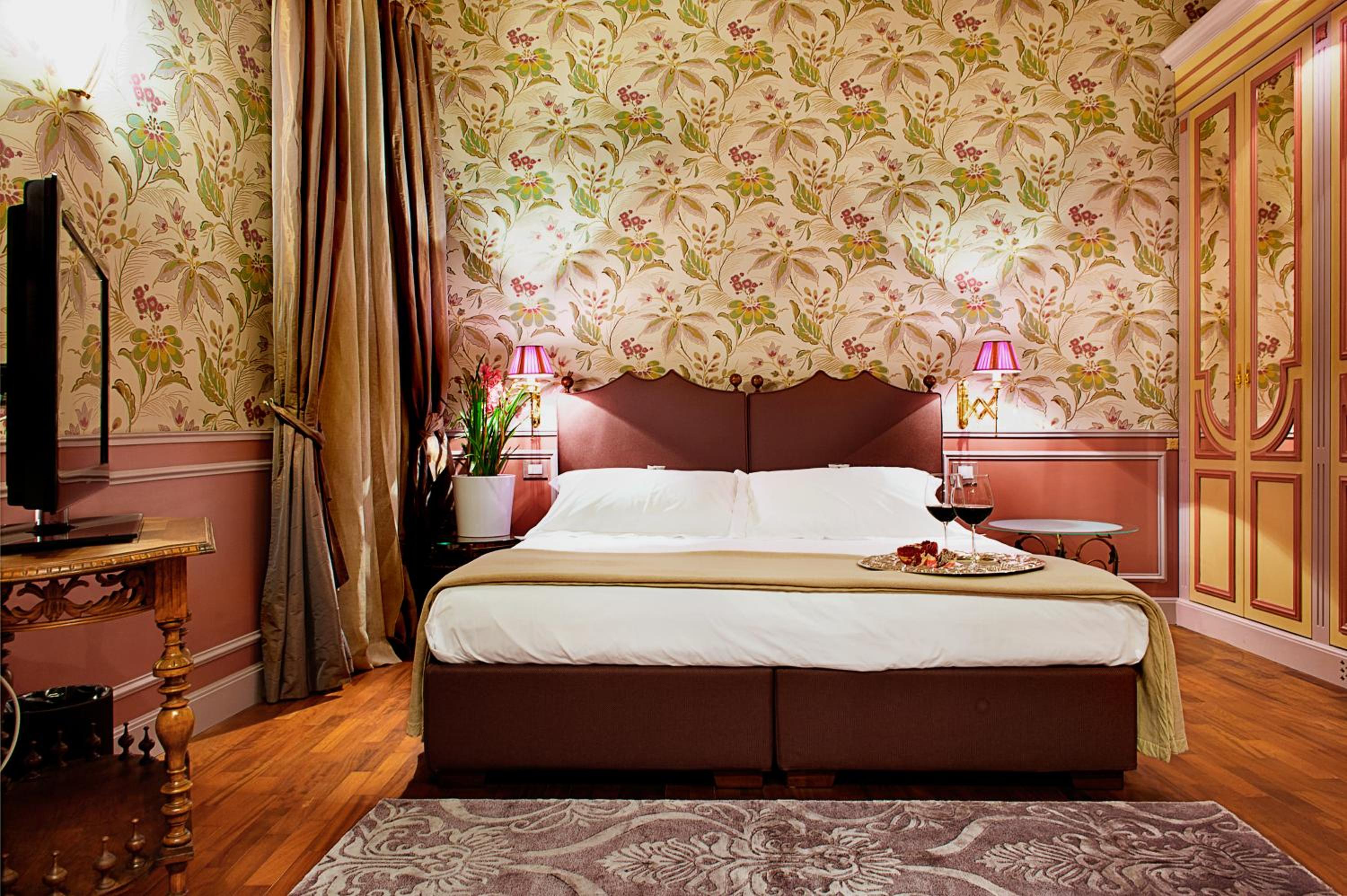 Deluxe Double Room with Balcony photo 2