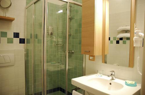 Double Room with Balcony - Photo 11
