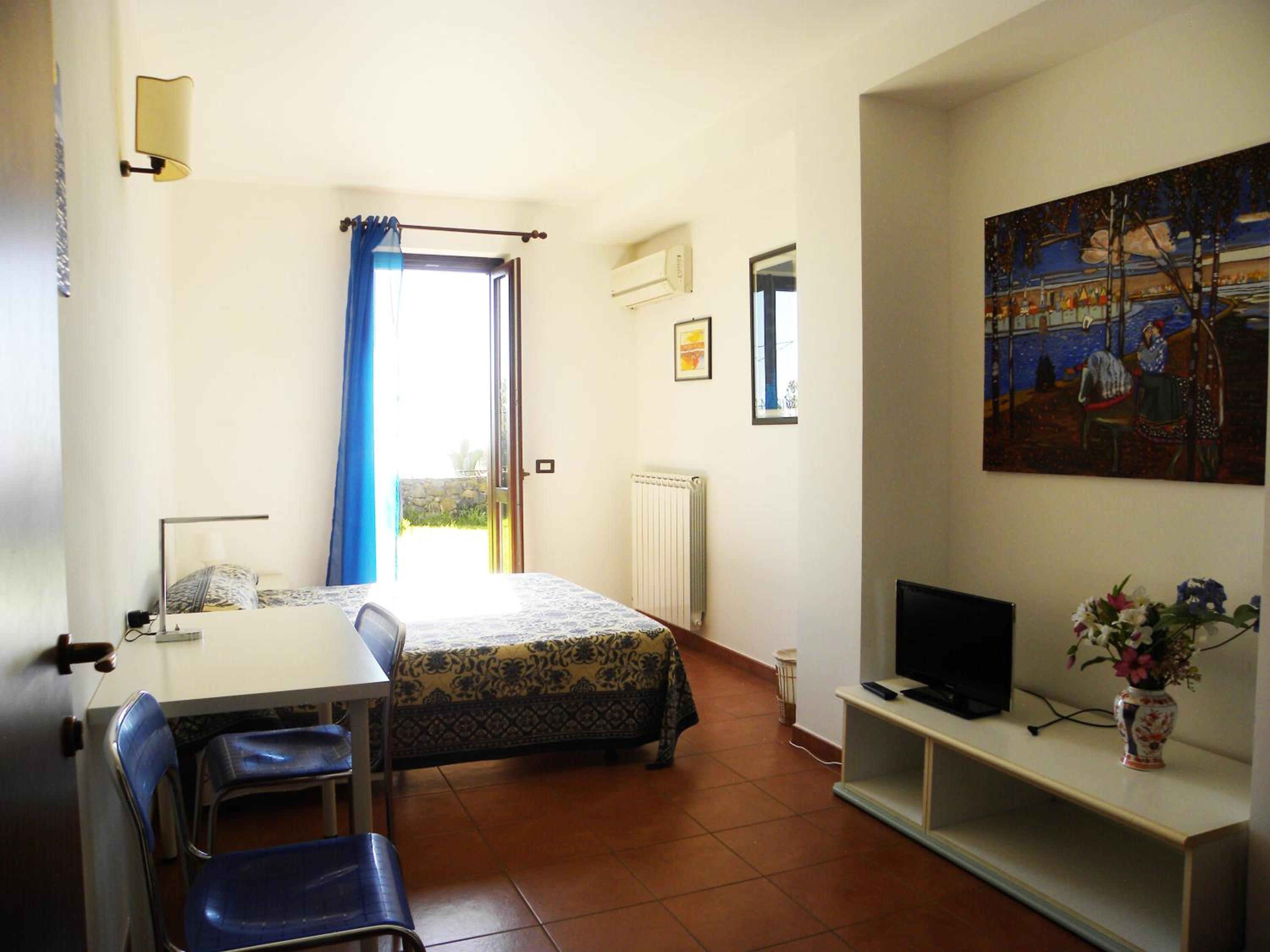 Double Room with Private Bathroom photo 1