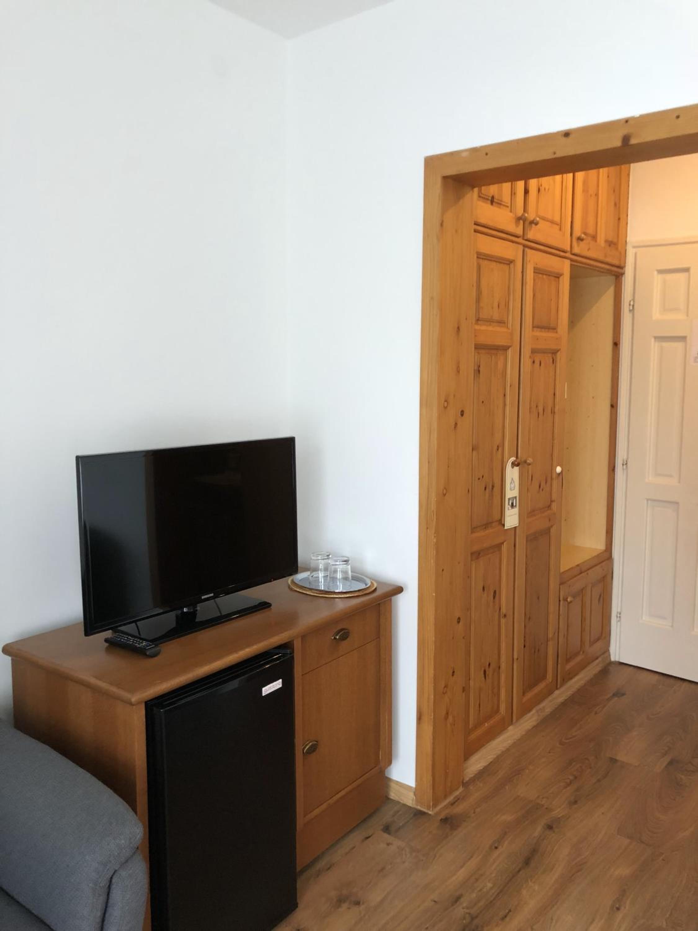 Deluxe Double Room With Extra Bed photo 2