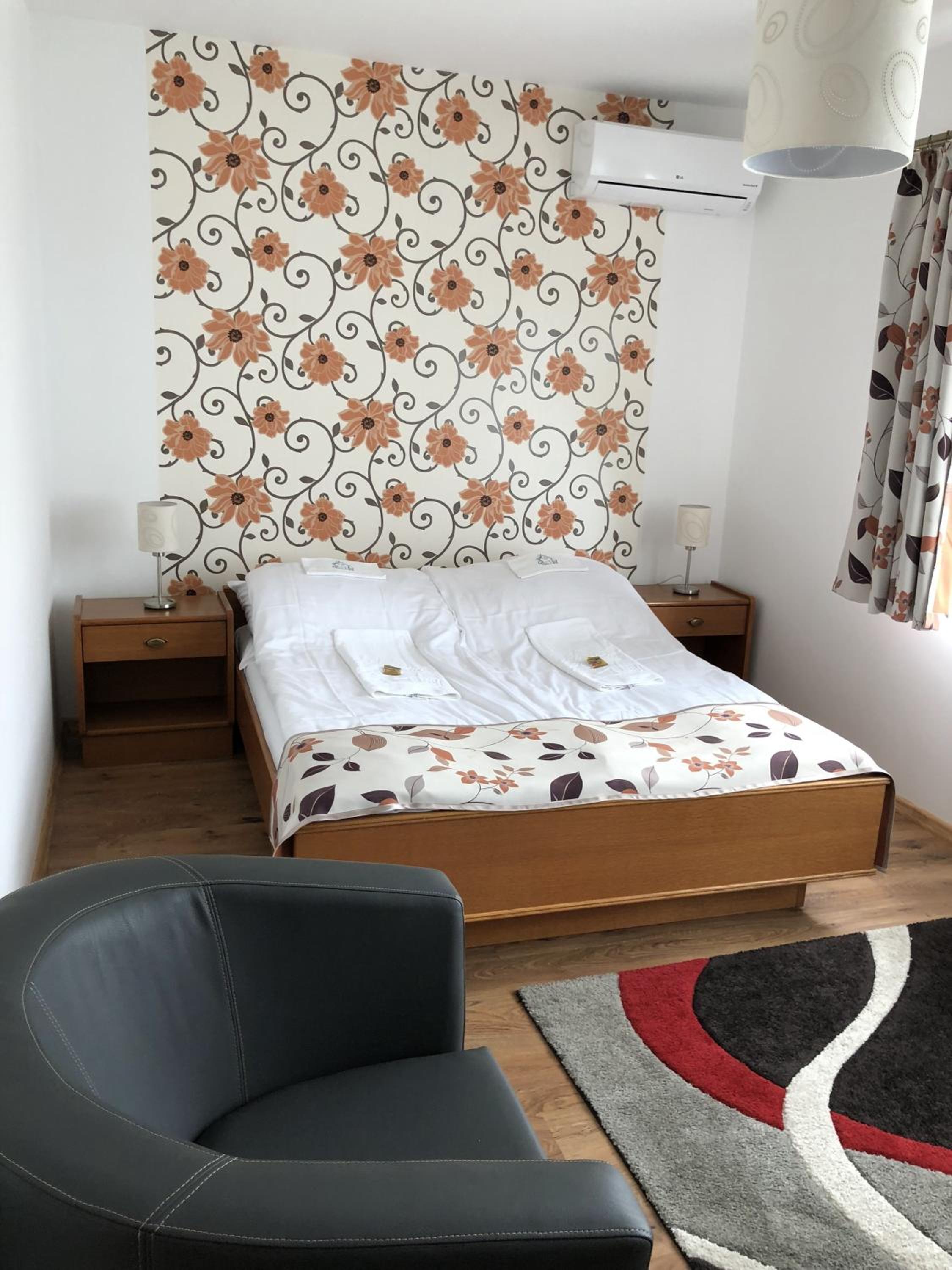 Deluxe Double Room With Extra Bed photo 3