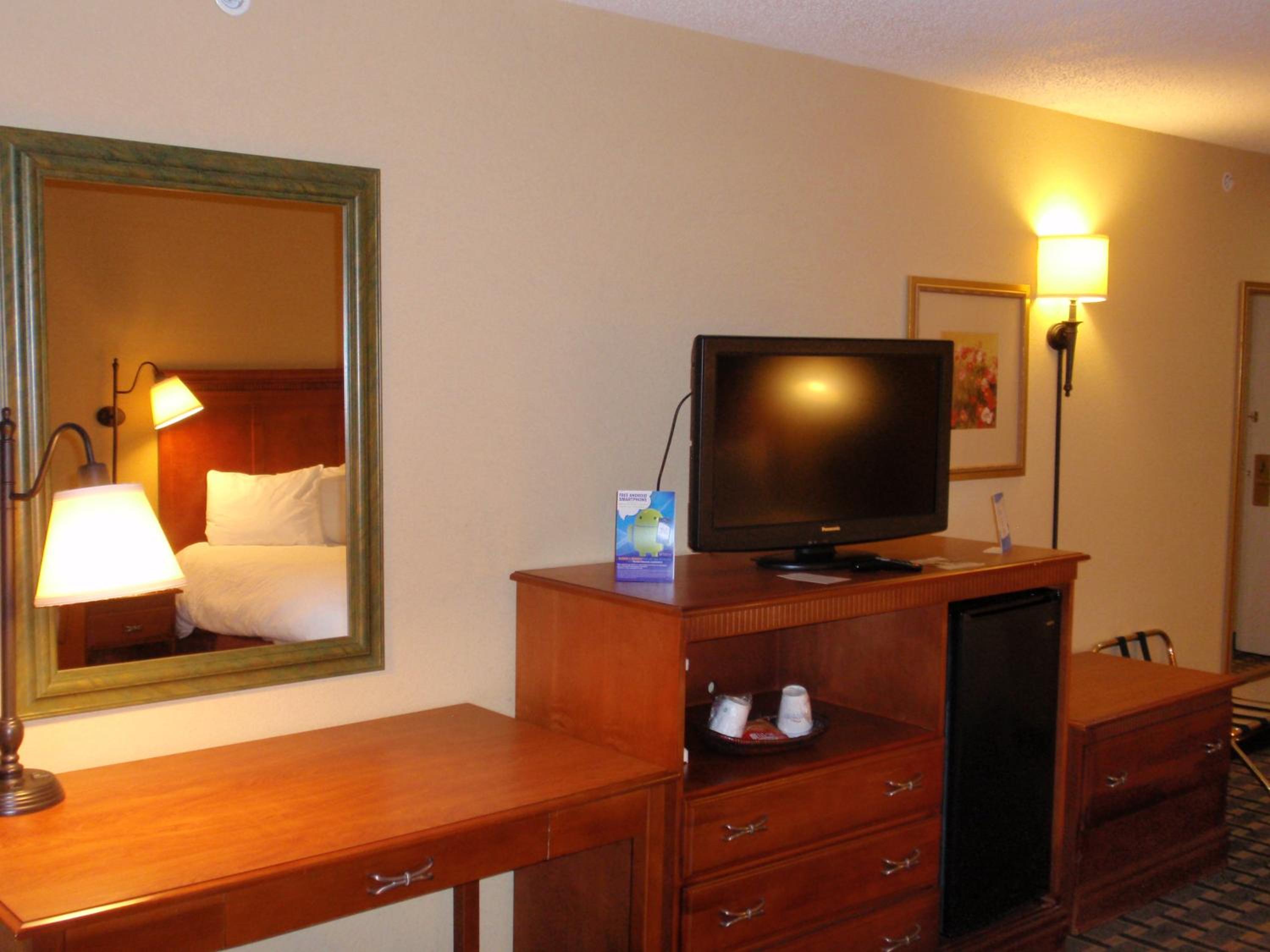 King Room - Non-Smoking - Photo 5