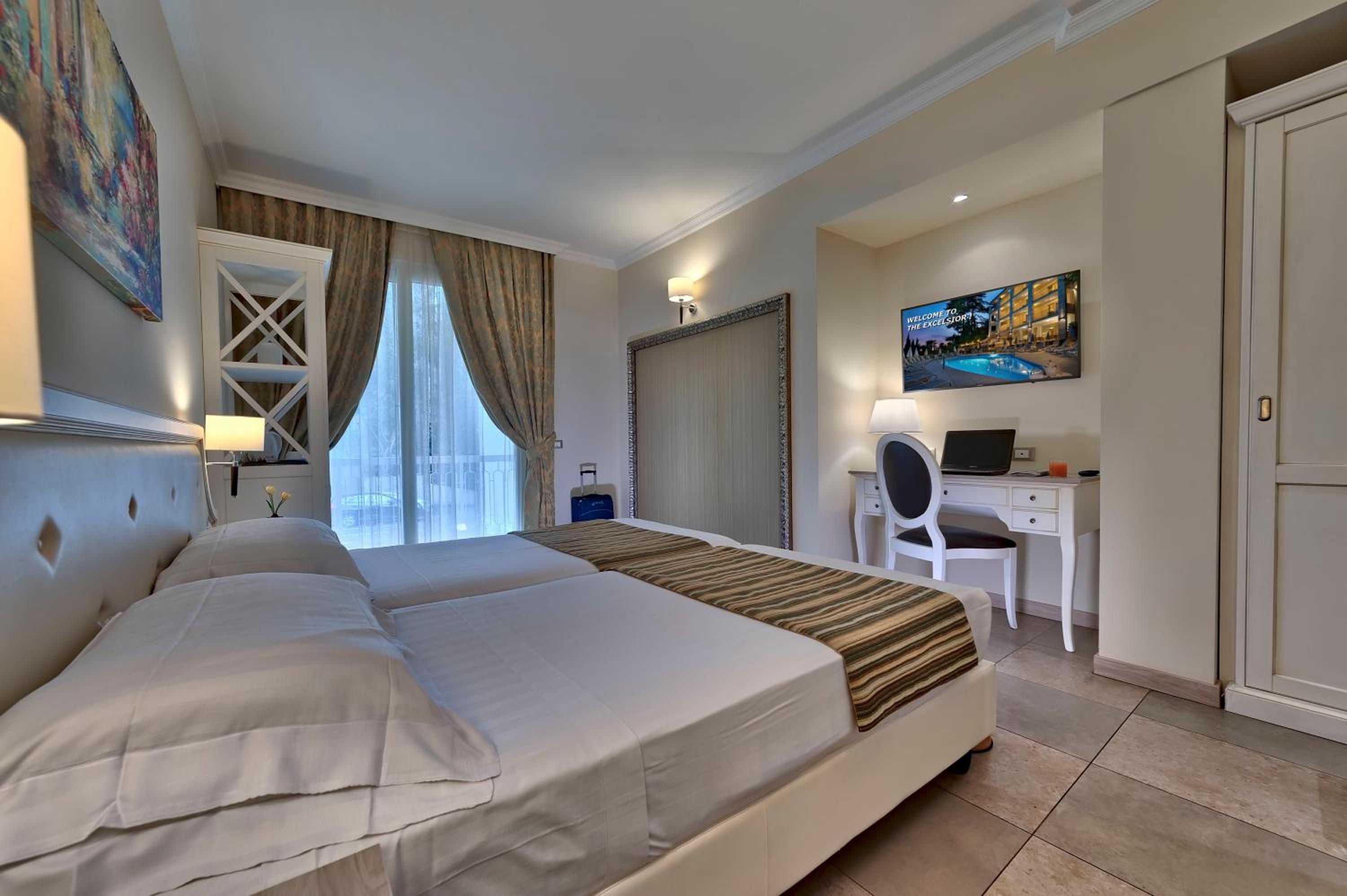 Standard Double or Twin Room with Balcony - Photo 1