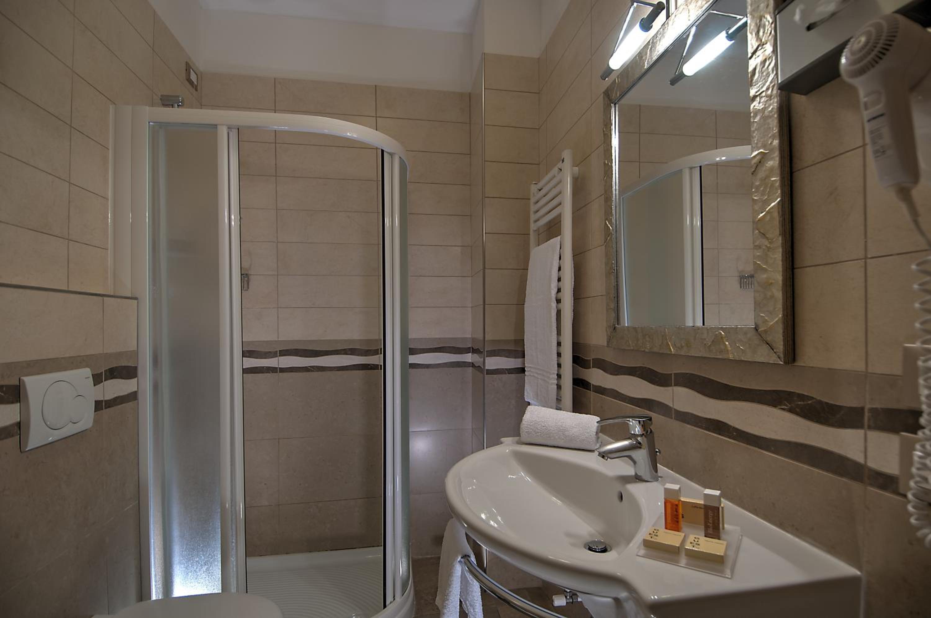 Small Economy Double Room - Photo 2