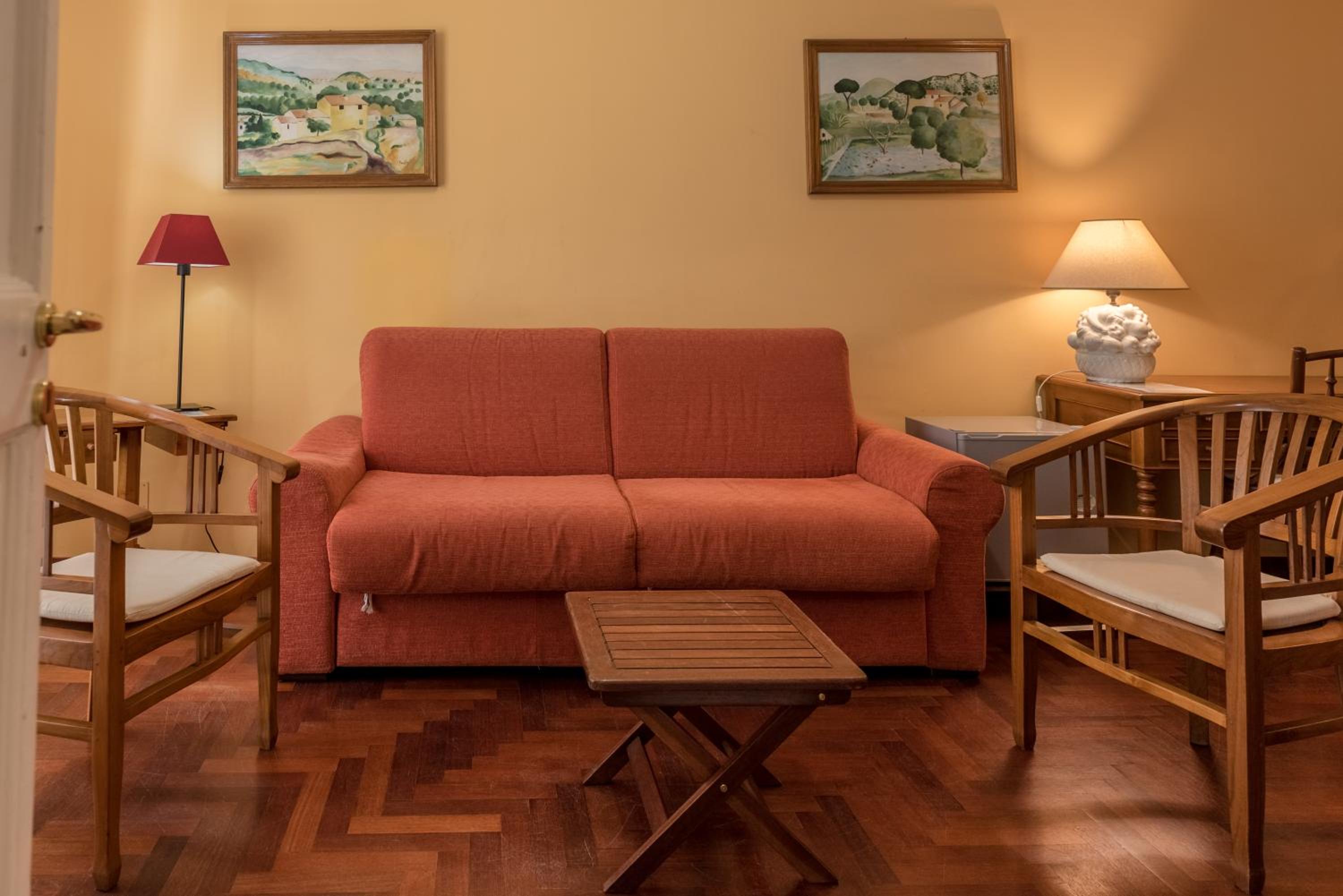 Suite with Balcony - Photo 4