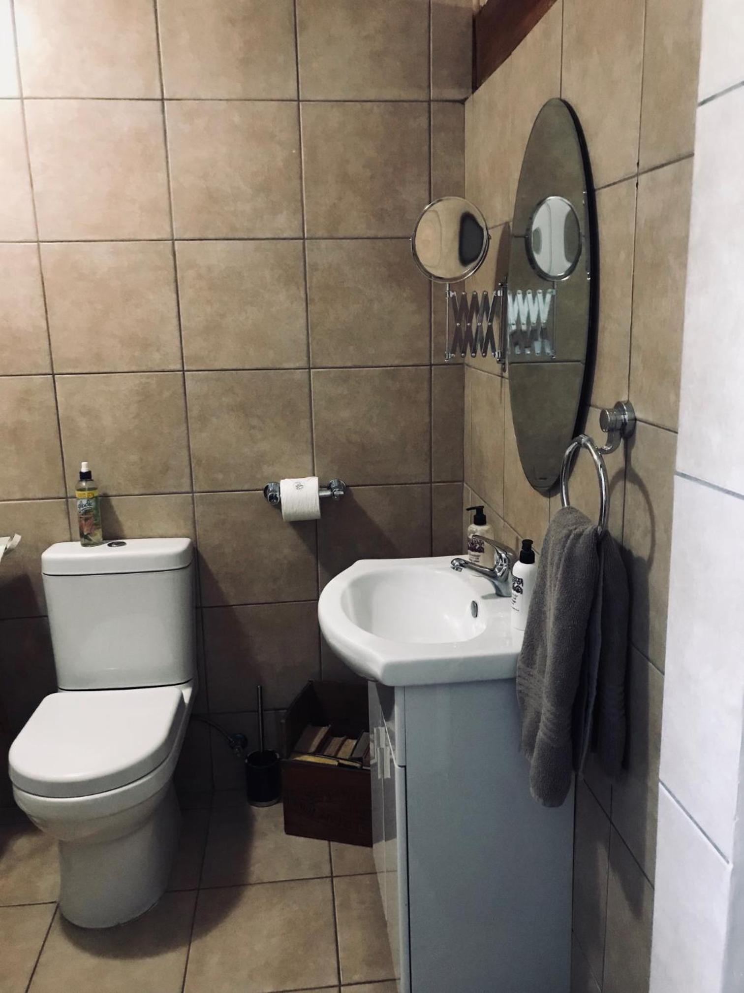 Double Room with Private Bathroom - Photo 2