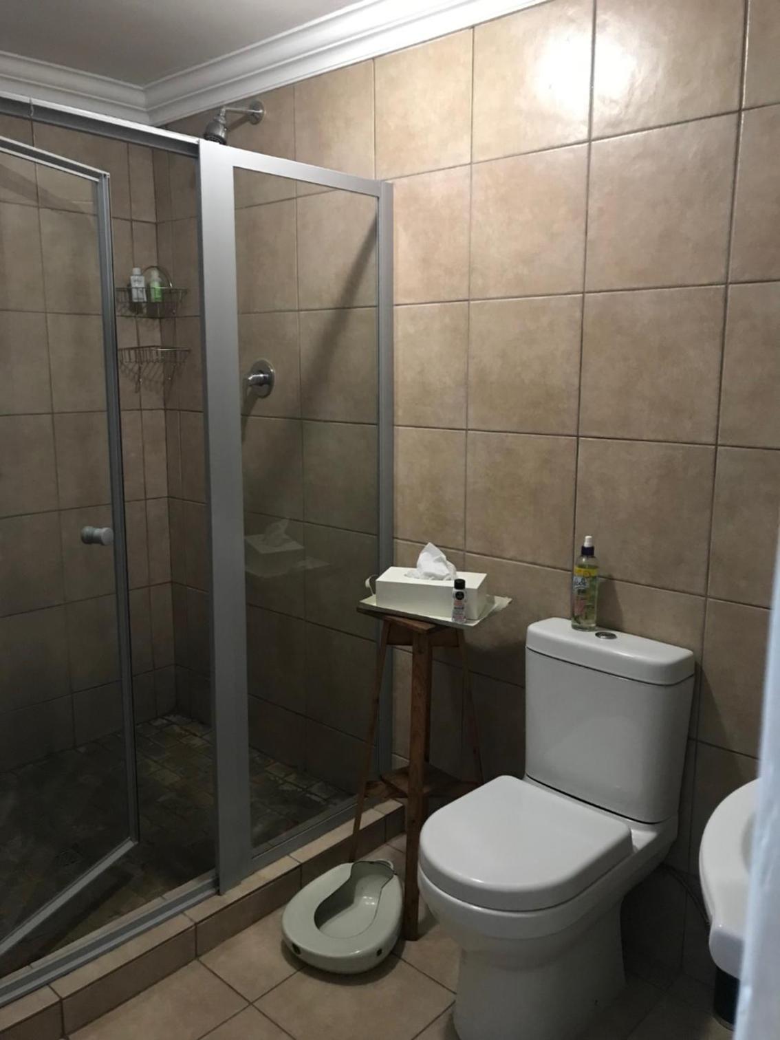 Double Room with Private Bathroom - Photo 3