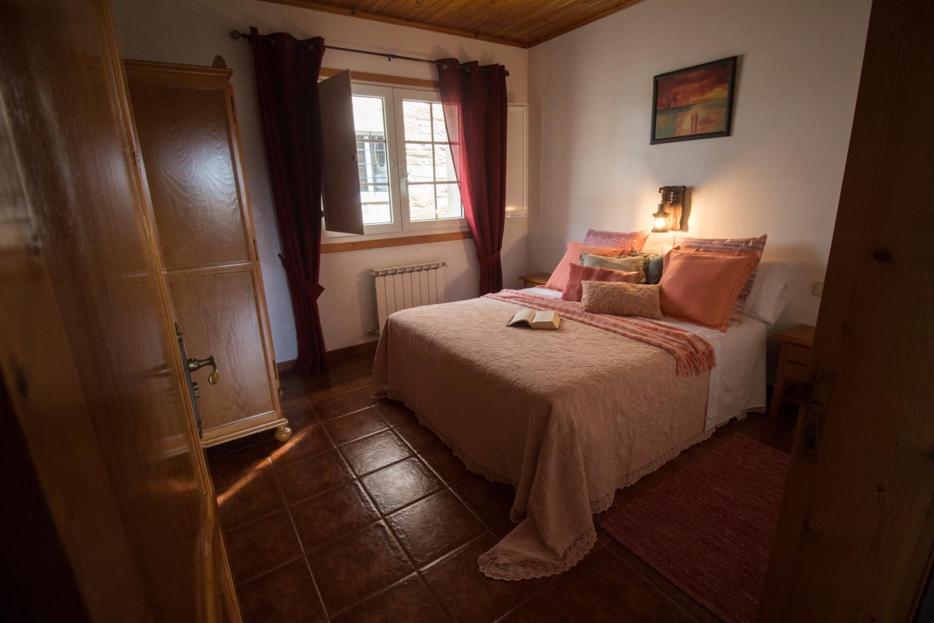 Queen Room photo 2
