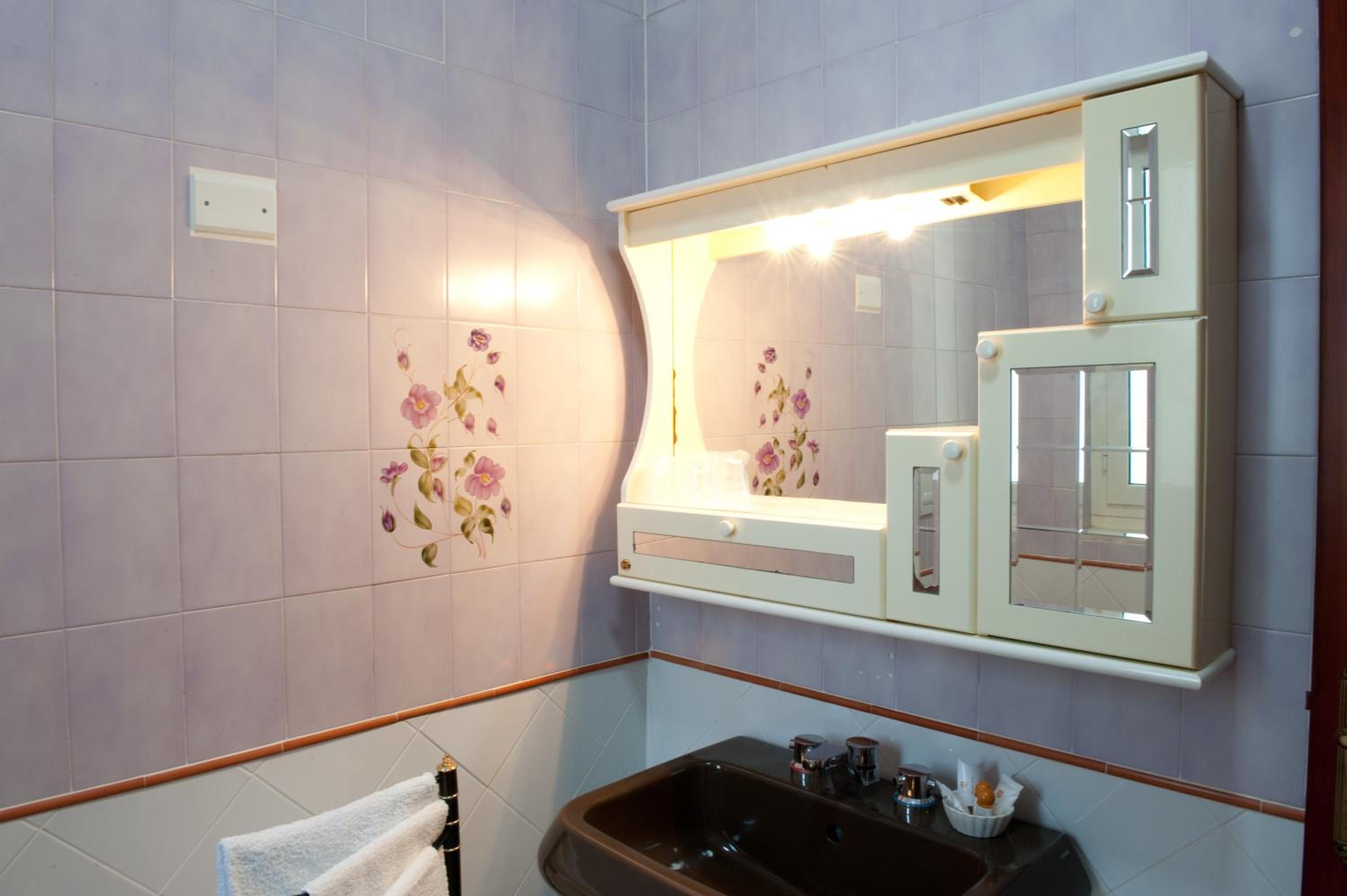 Double Room with Private Bathroom - Photo 3