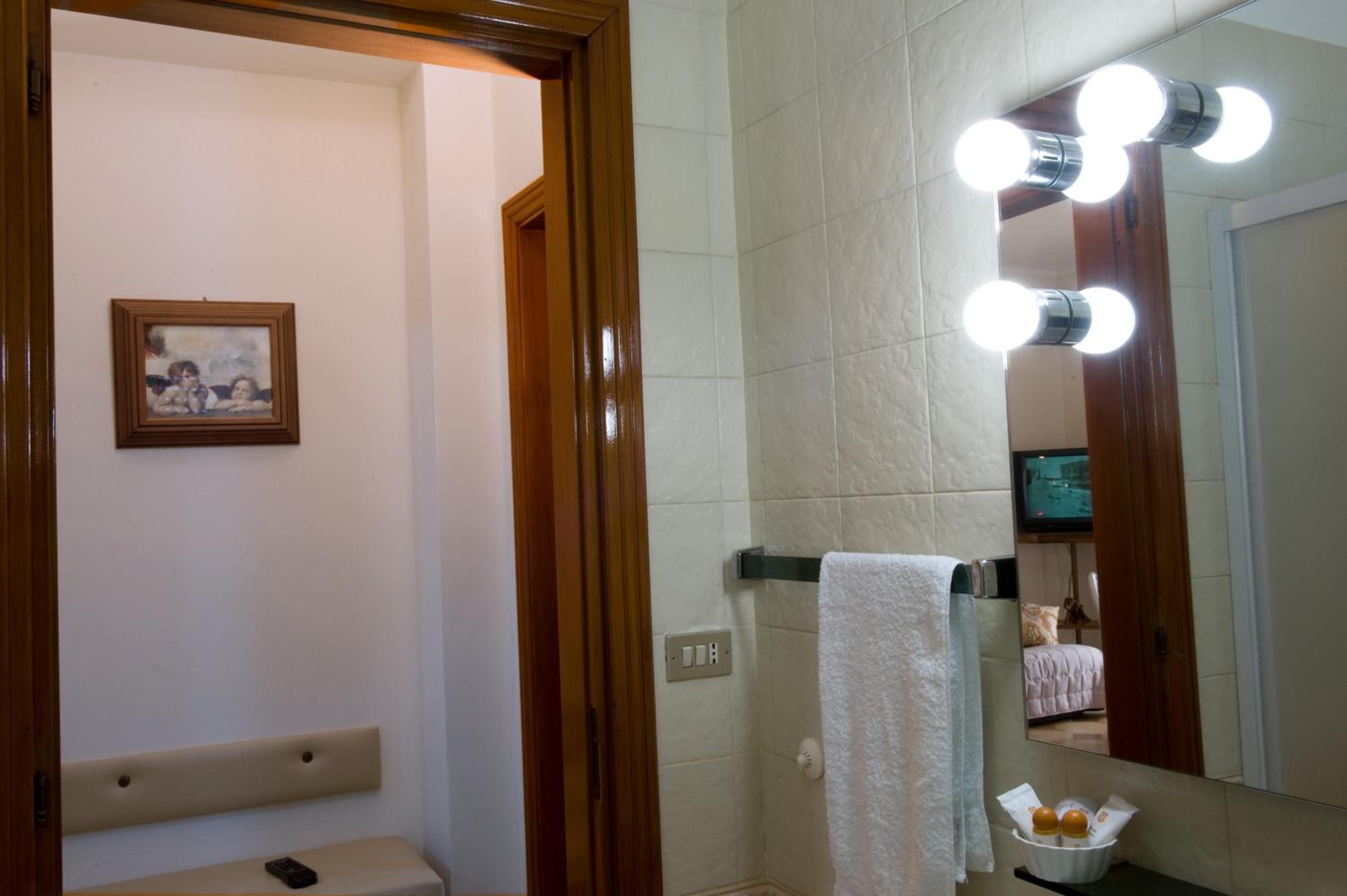 Family Room with Private Bathroom - Photo 6