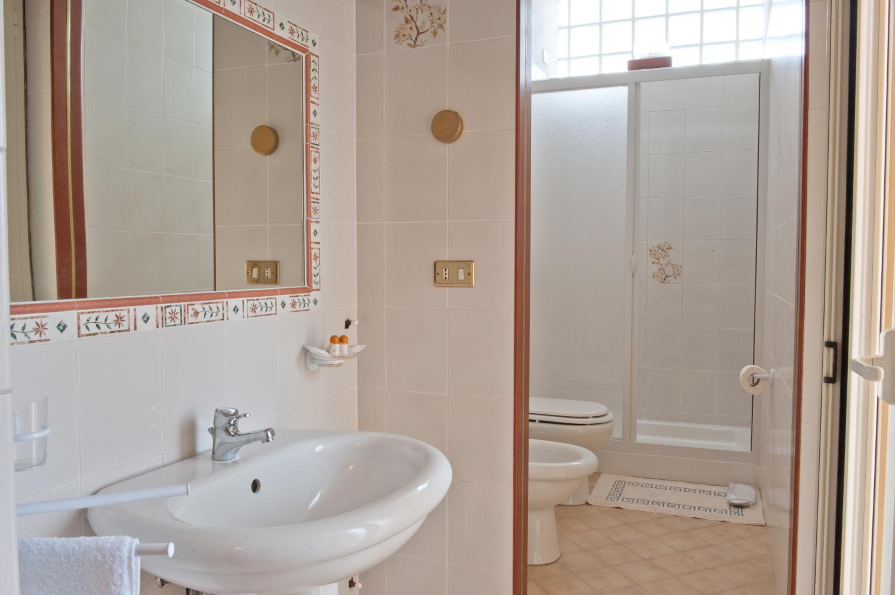 Superior Double or Twin Room - Photo 3
