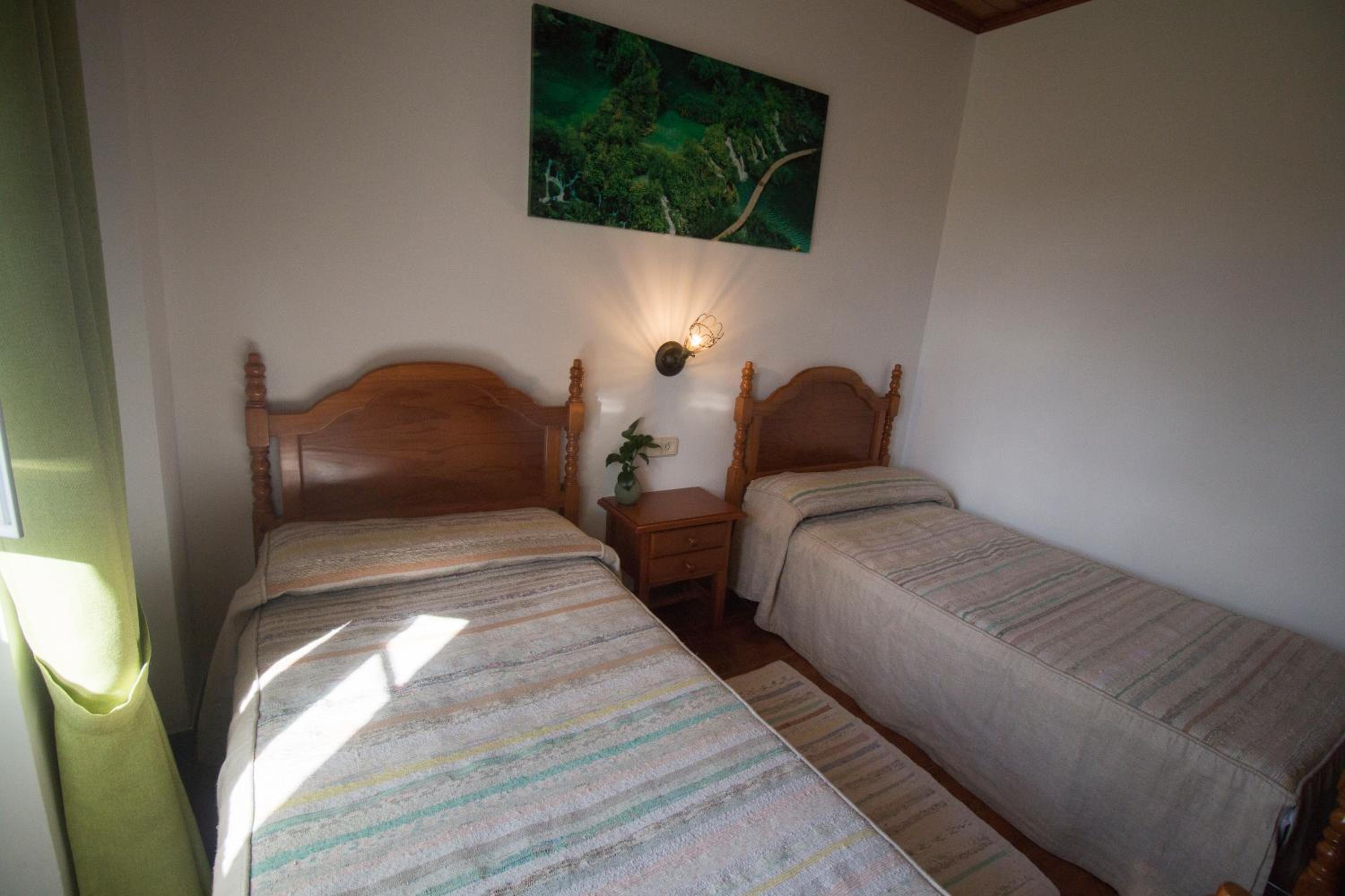 Six-Bedroom House photo 2
