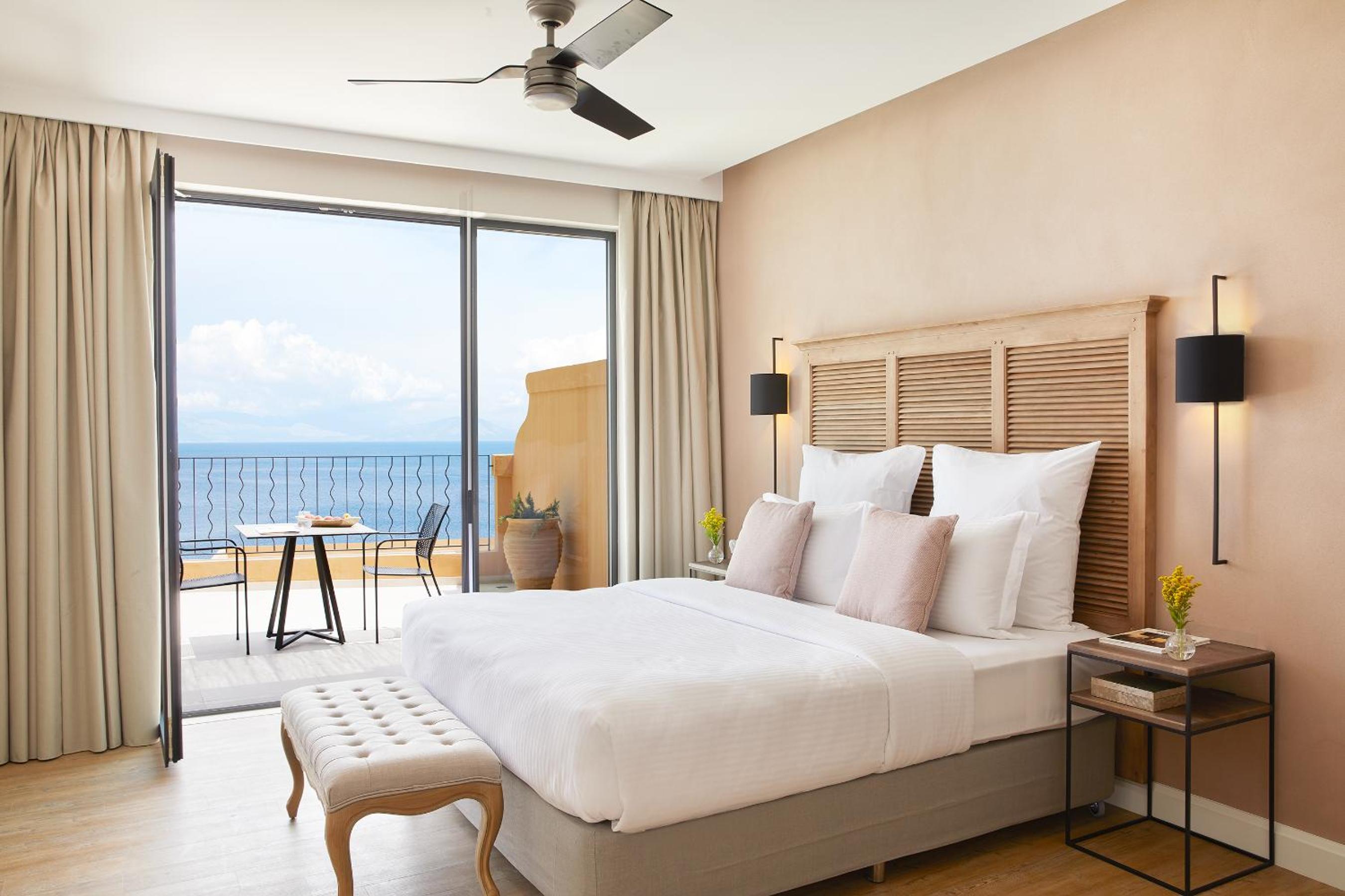 Deluxe Suite with Private Pool and Sea View photo 3