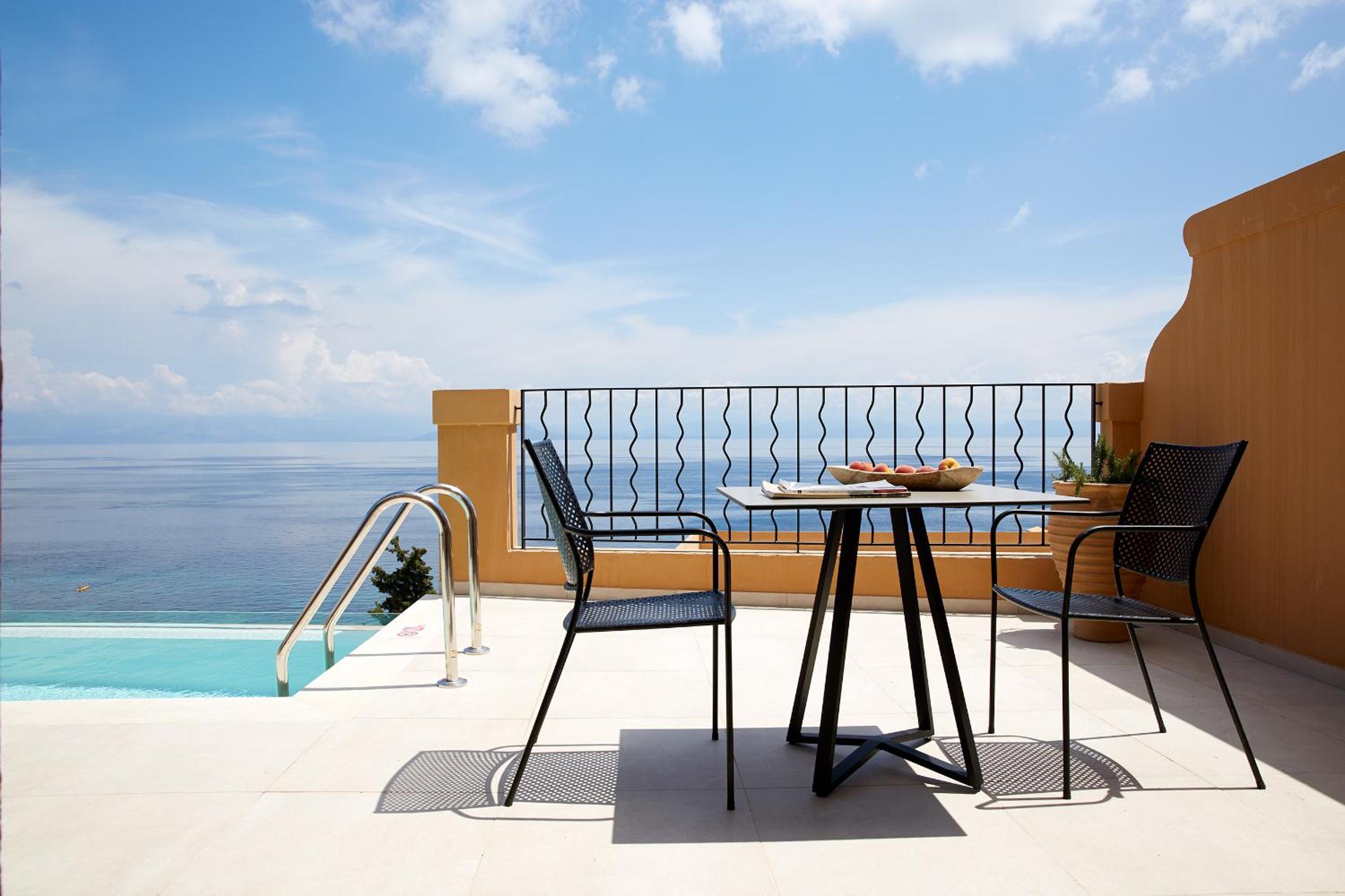 Deluxe Suite with Private Pool and Sea View photo 2