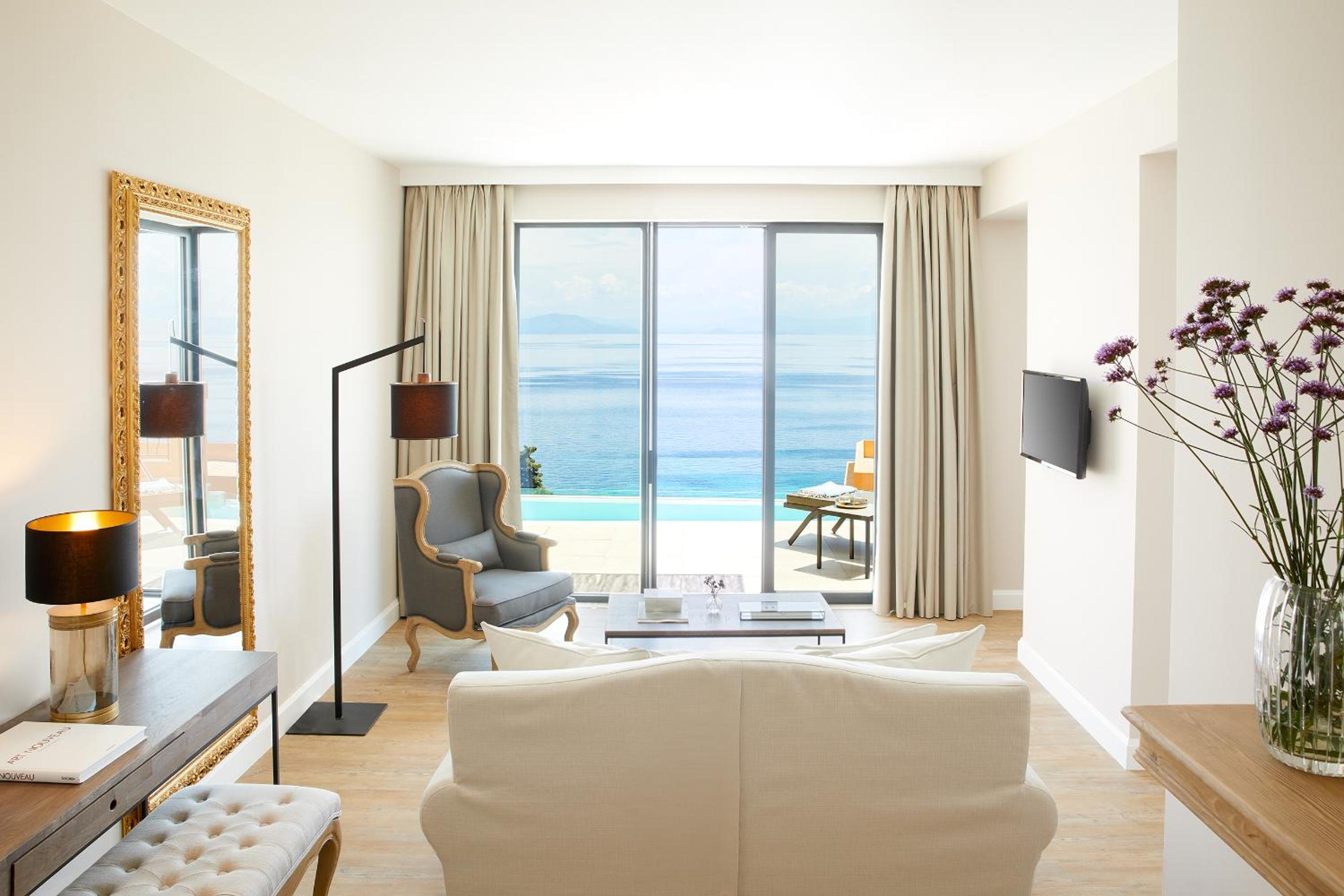 Deluxe Suite with Private Pool and Sea View photo 2