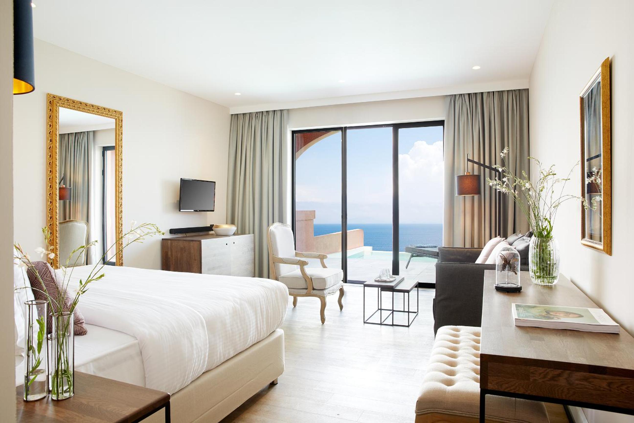Deluxe Junior Suite with Private Pool and Sea View