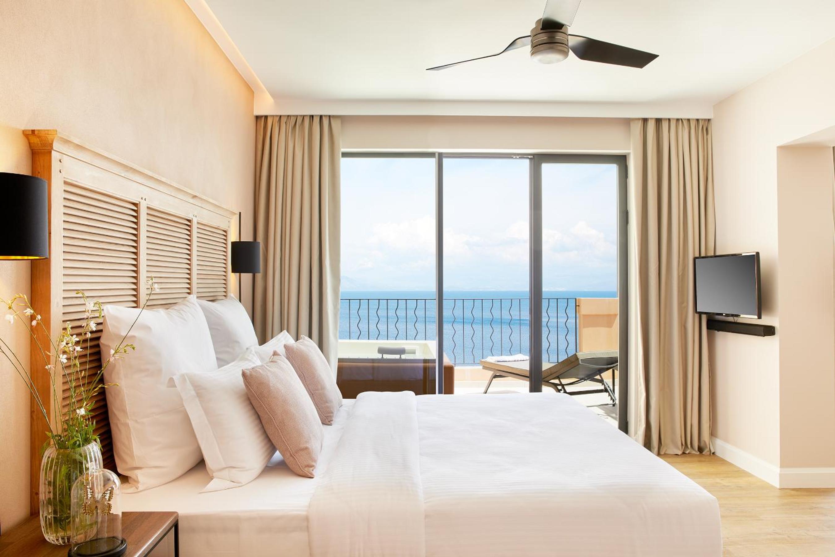 Grand Terrace Deluxe Suite with Whirlpool and Sea View