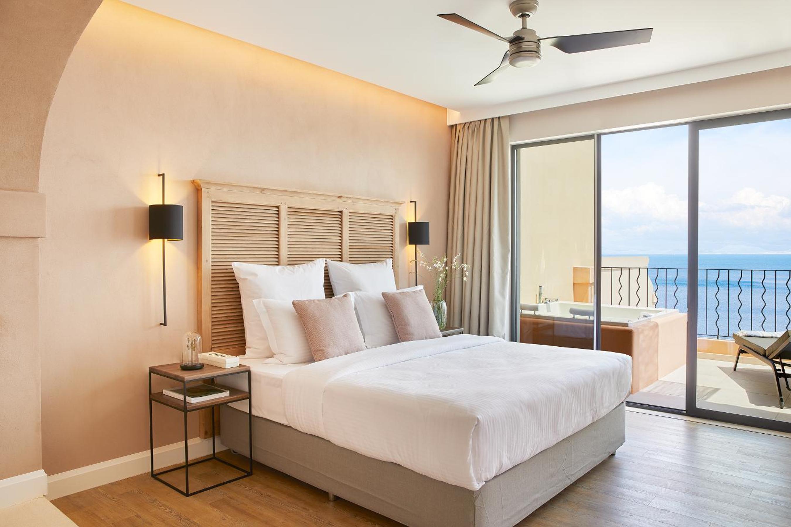 Grand Terrace Deluxe Suite with Whirlpool and Sea View photo 2
