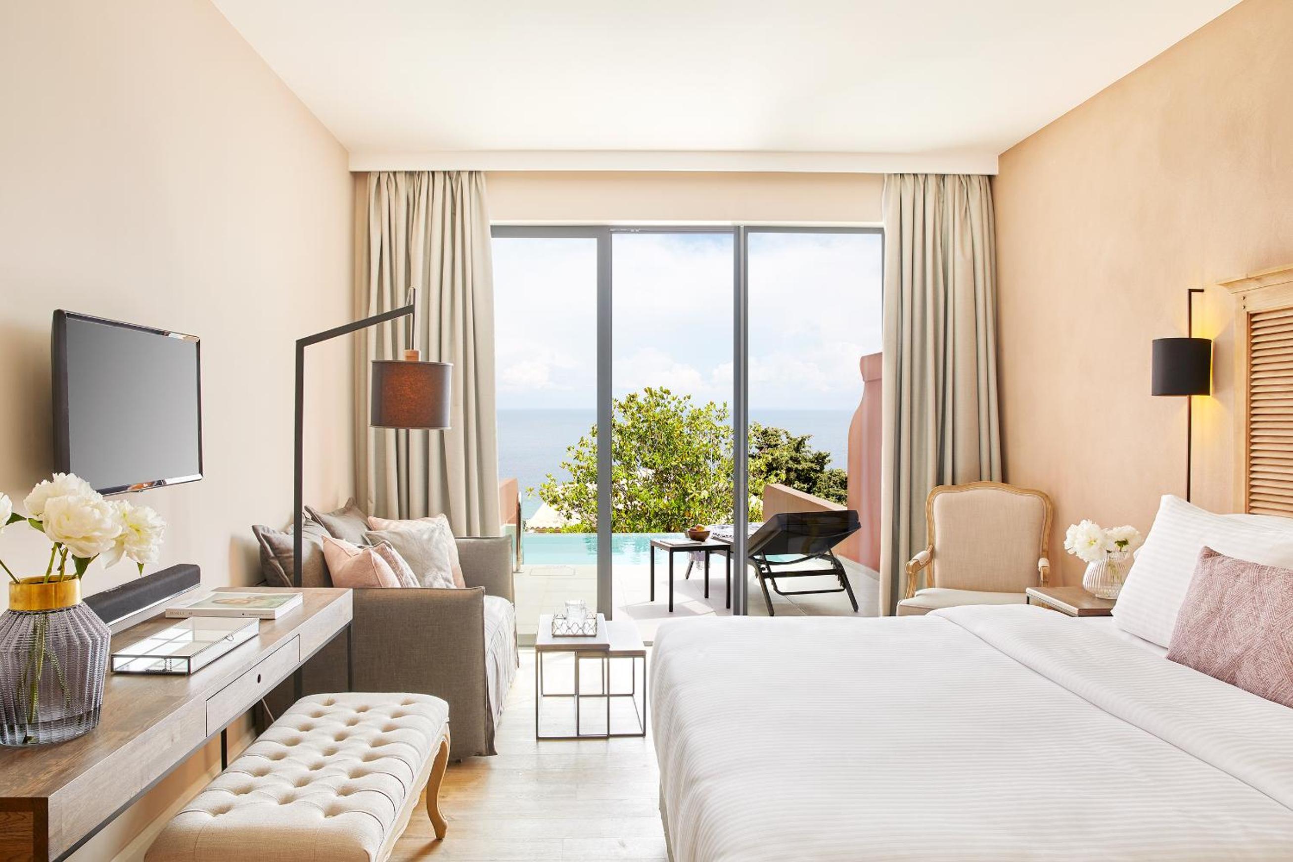 Junior Suite with Private Pool and Sea View