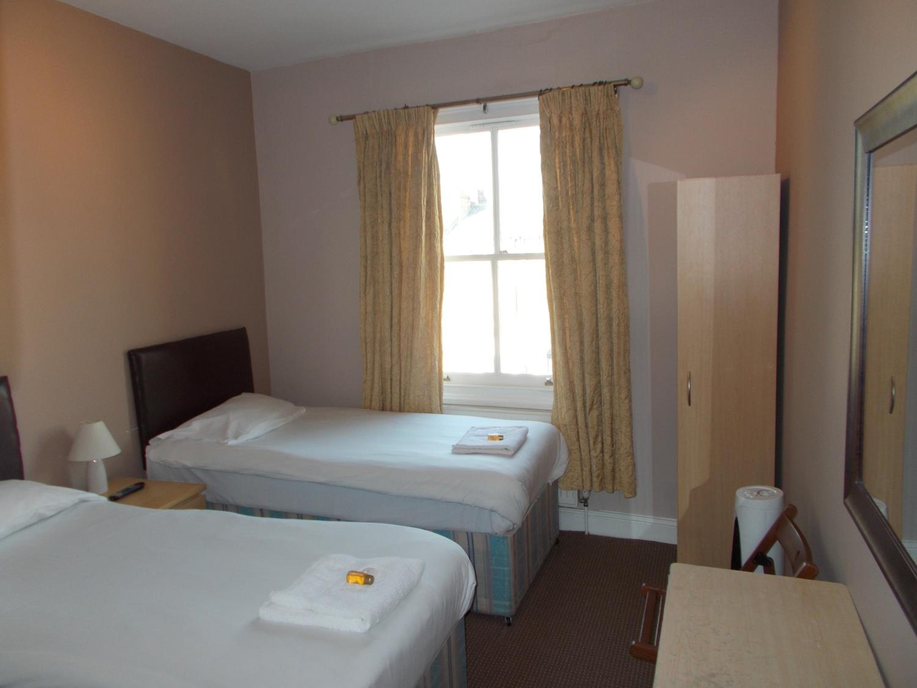 Triple Room with Private Bathroom photo 3