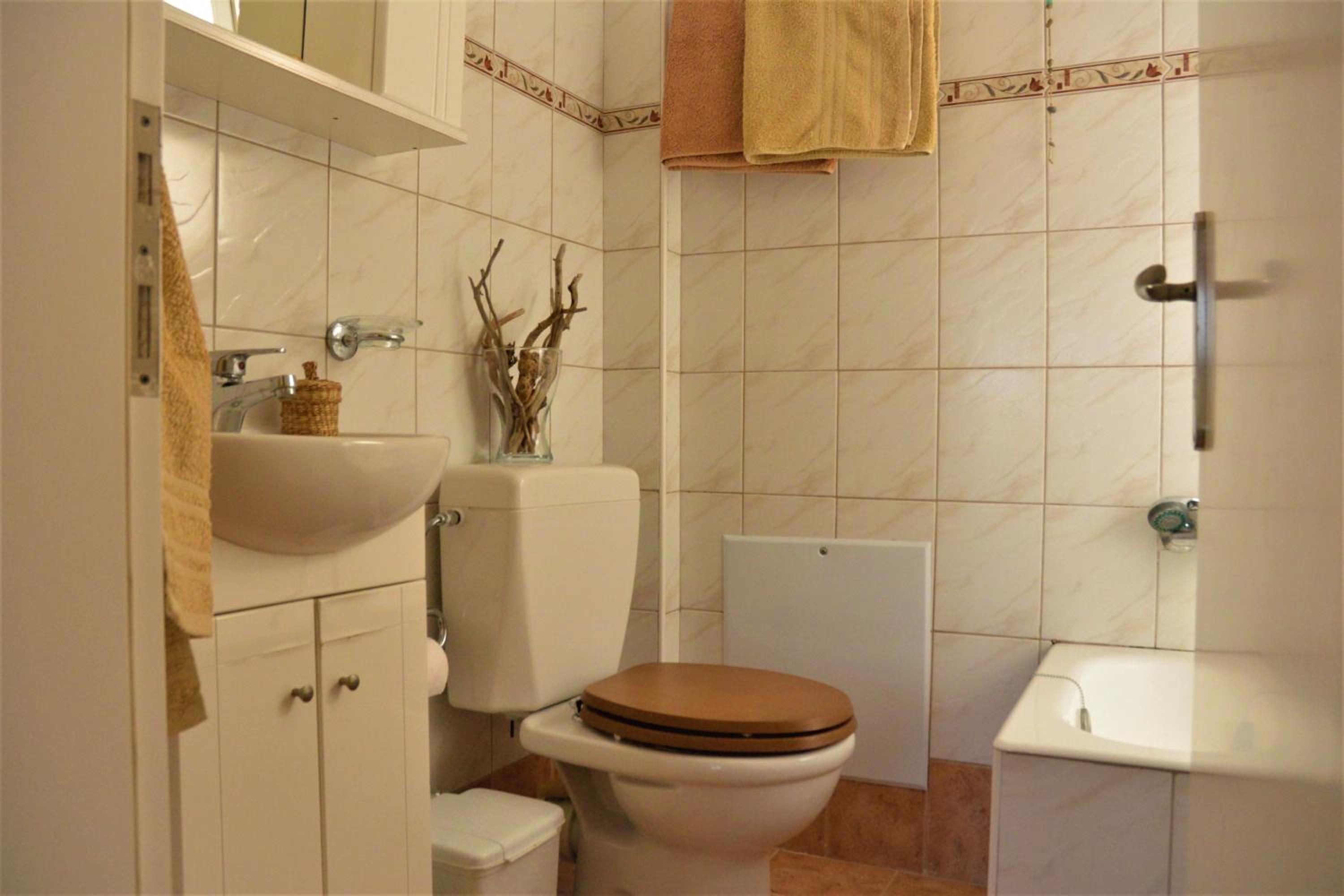 Two-Bedroom House - Photo 15