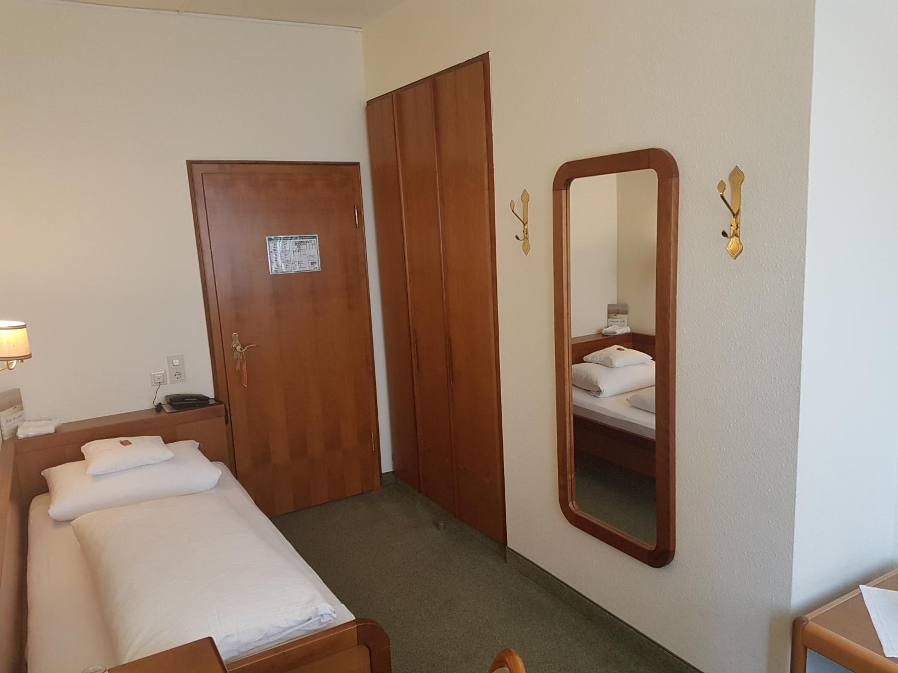 Standard Single Room with Balcony photo 3