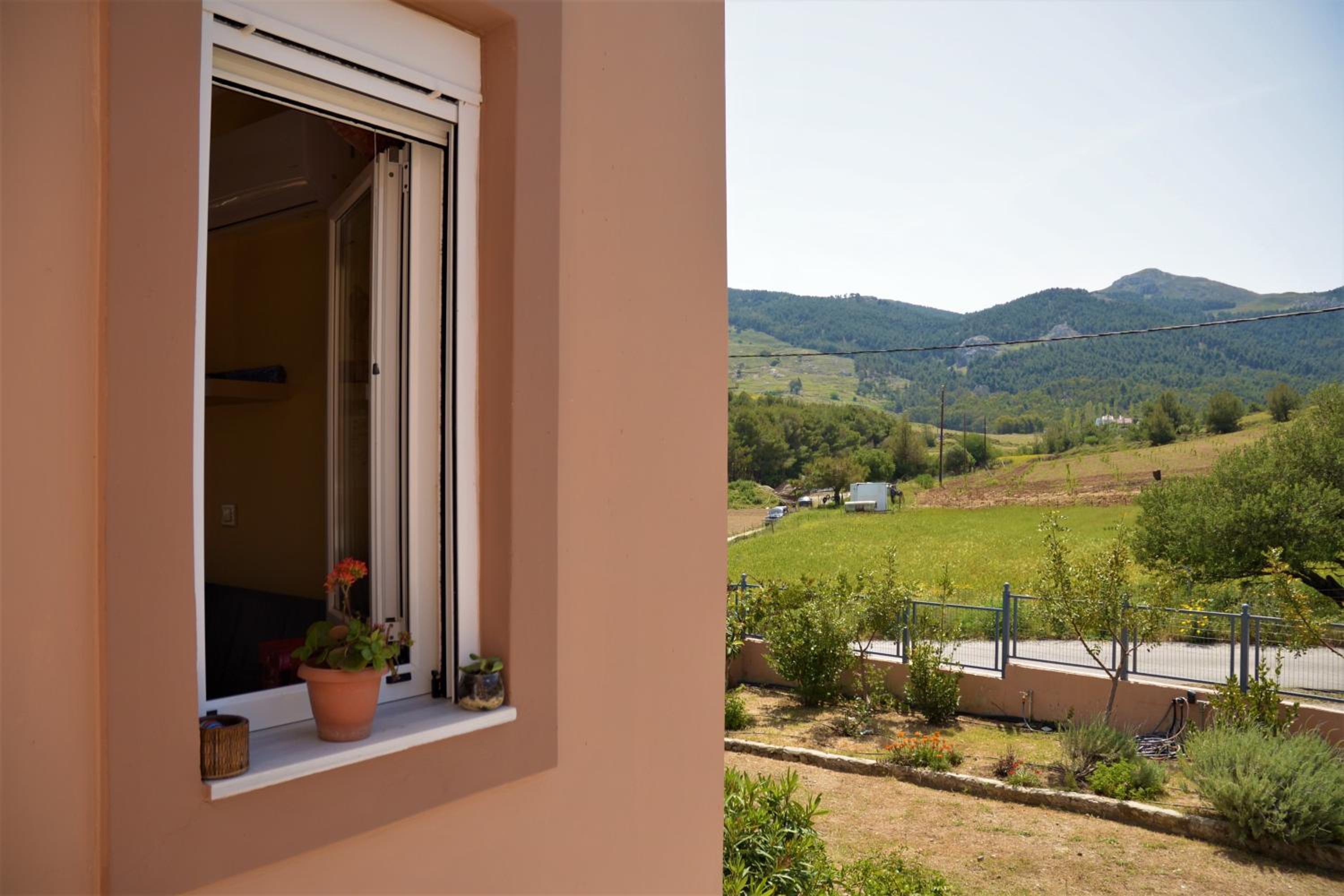 Two-Bedroom House - Photo 4