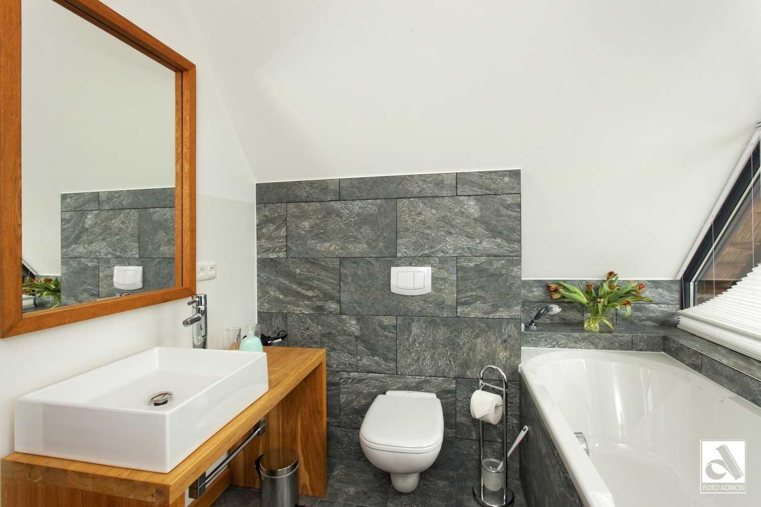 Three-Bedroom House photo 3