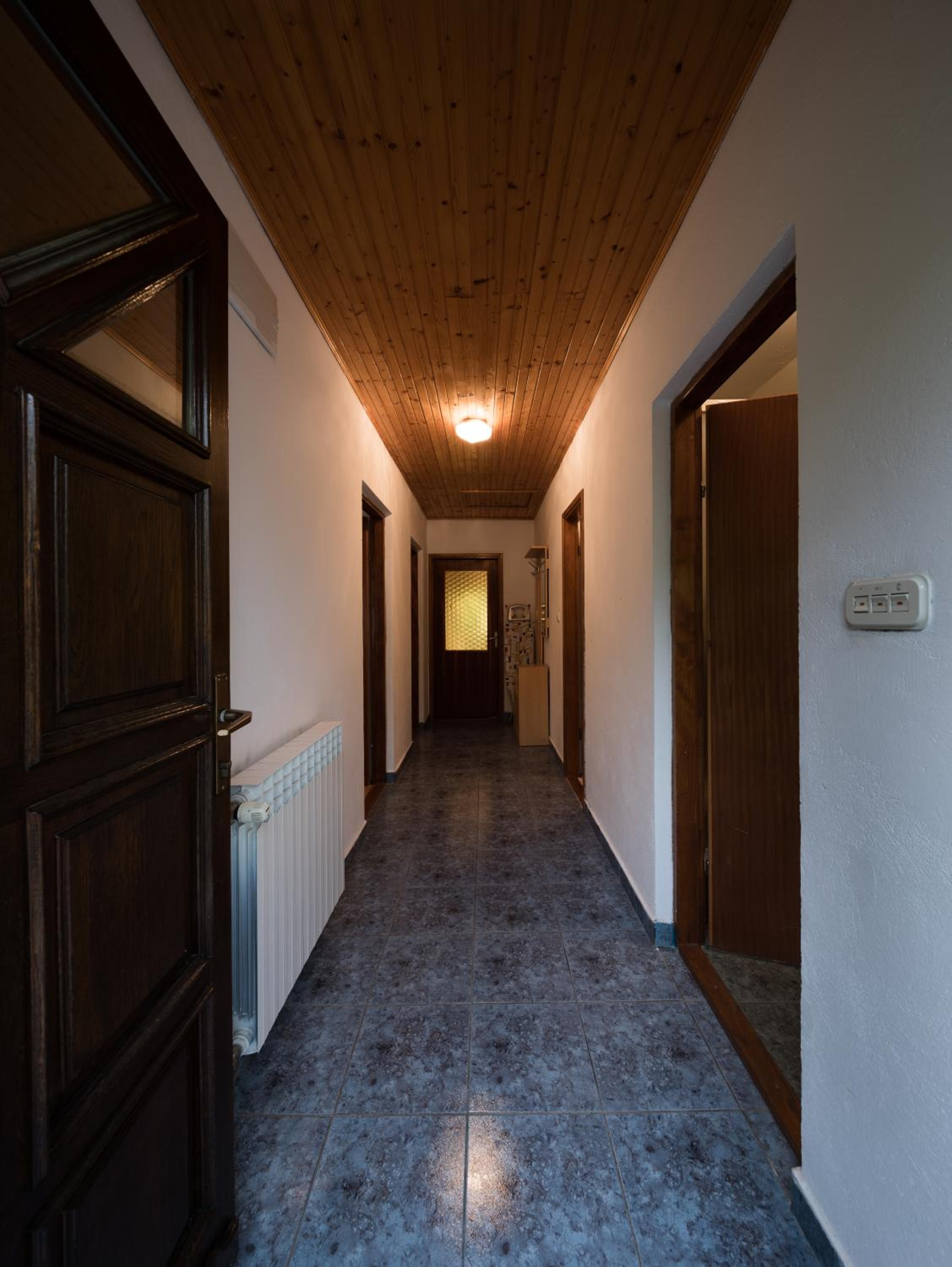 Apartment with Balcony - Photo 3