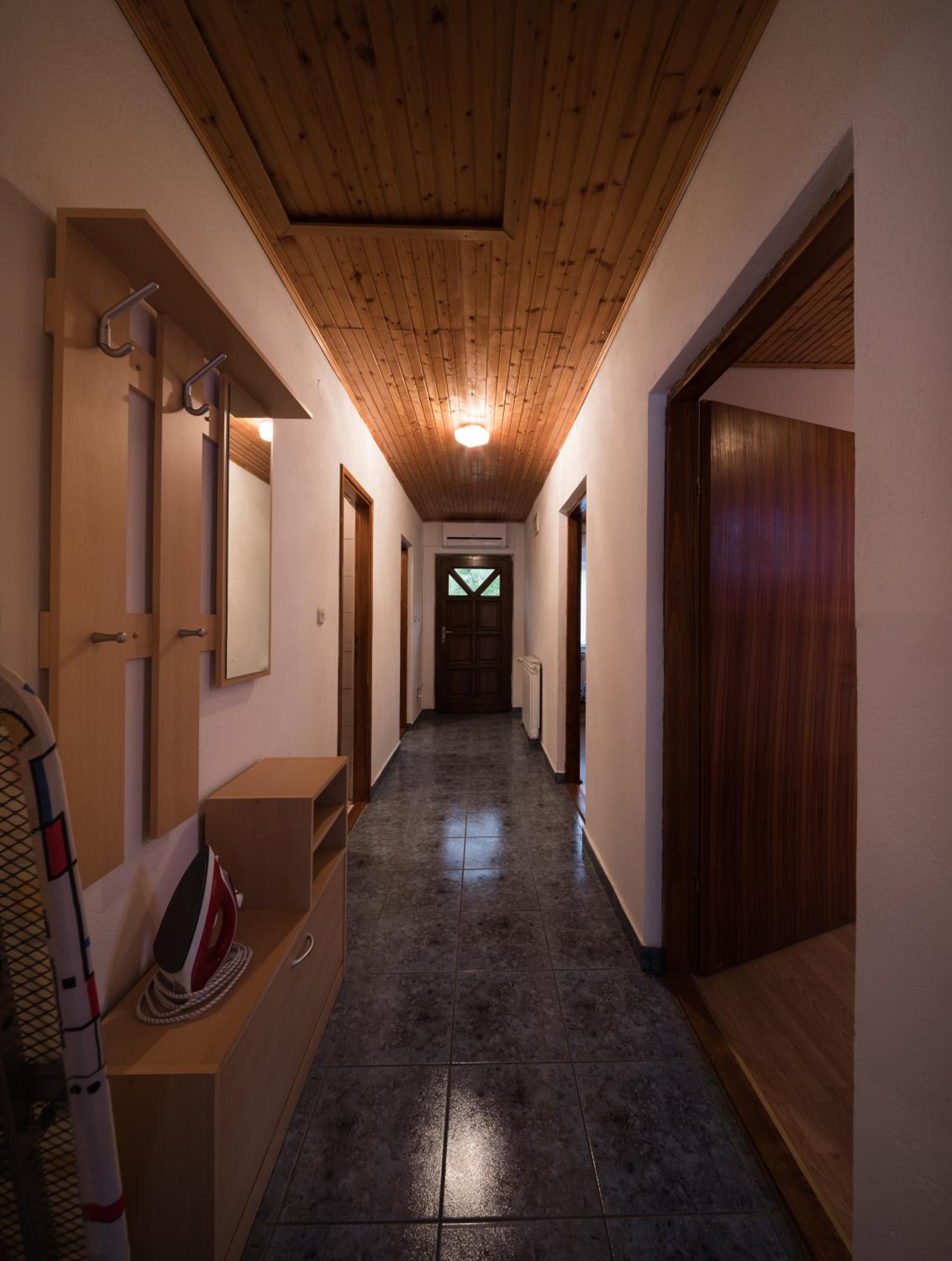 Apartment with Balcony - Photo 4