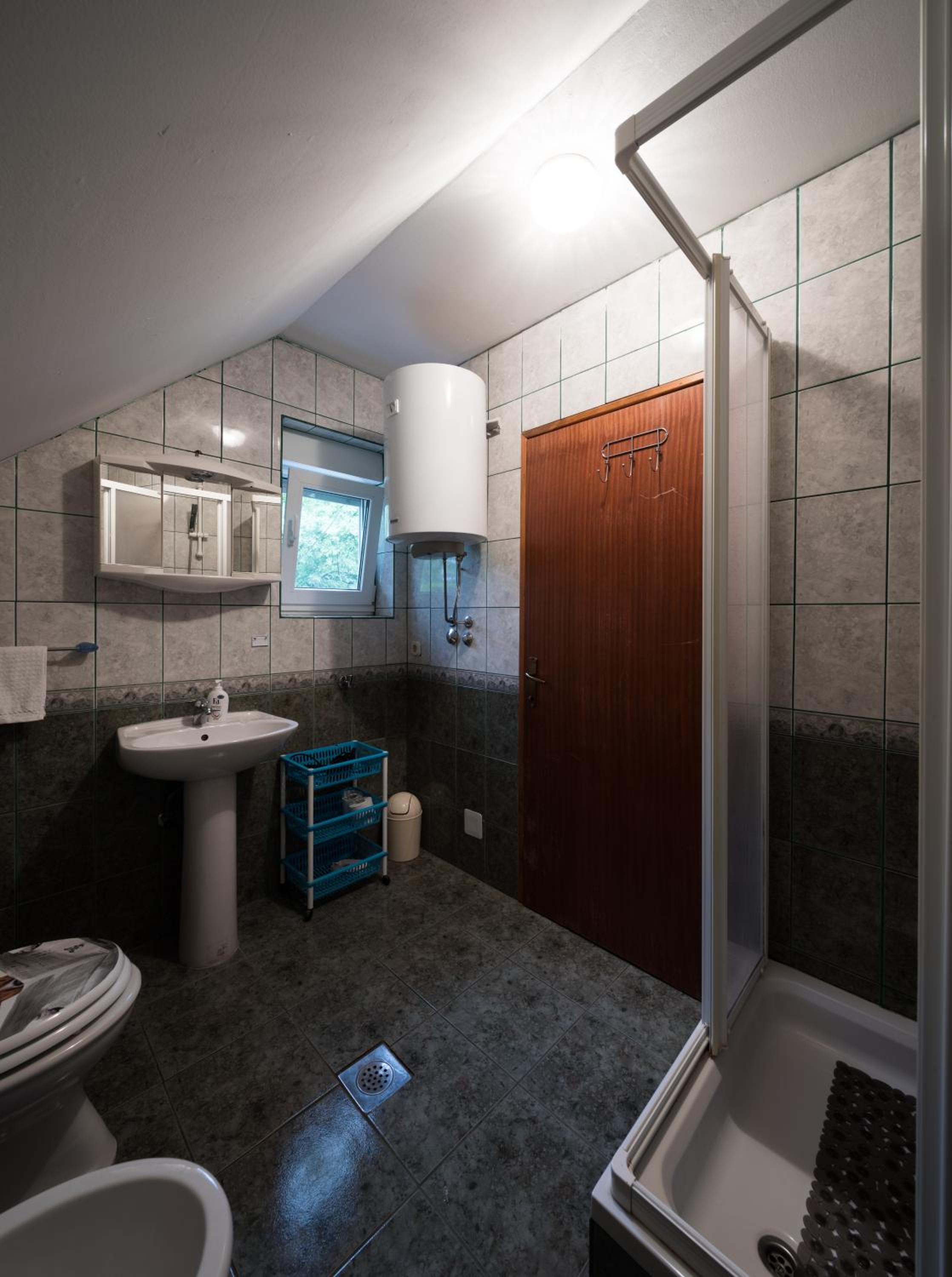 Apartment with Balcony - Photo 31