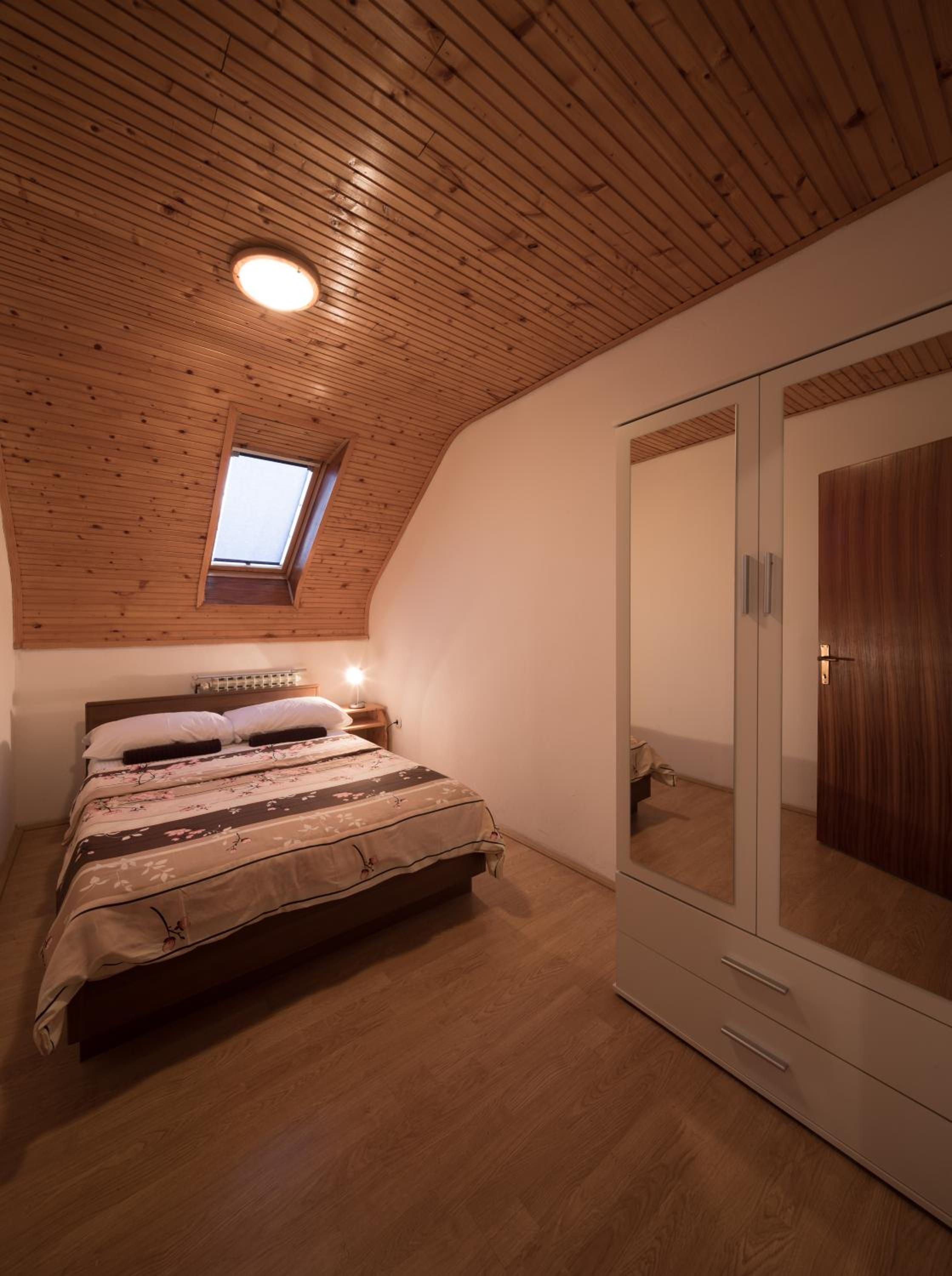 Apartment with Balcony - Photo 26