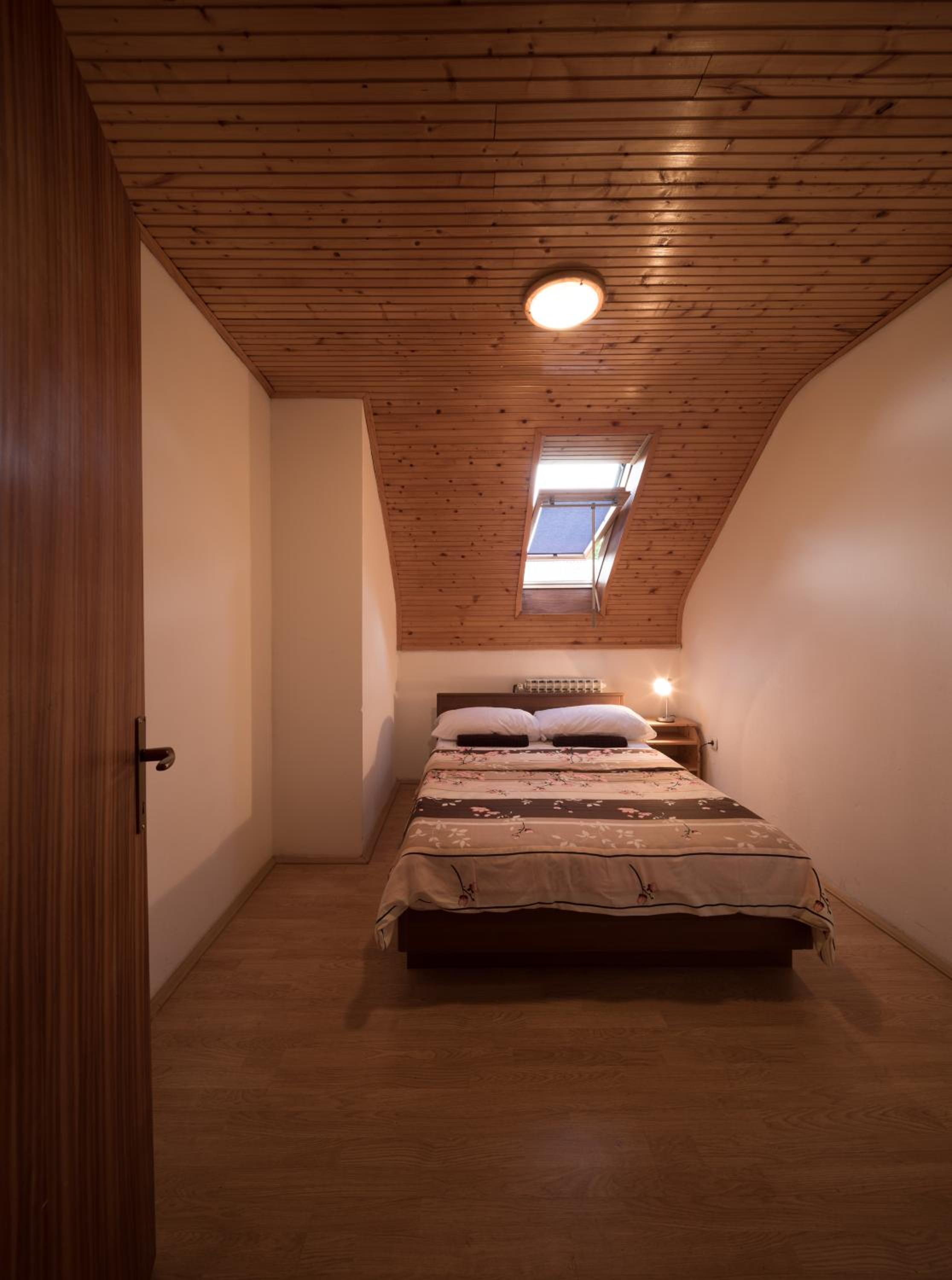 Apartment with Balcony - Photo 25