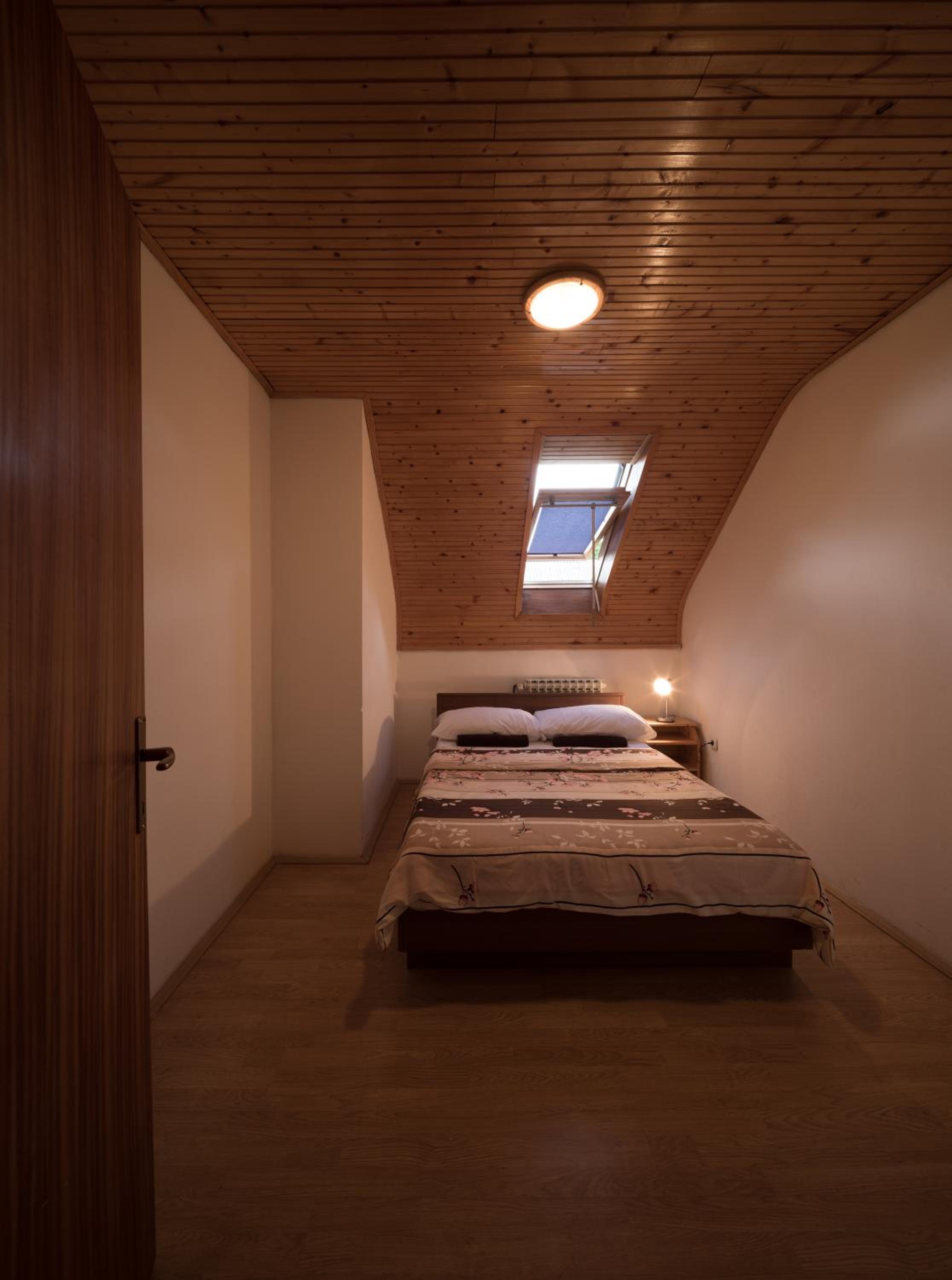 Apartment with Balcony - Photo 24