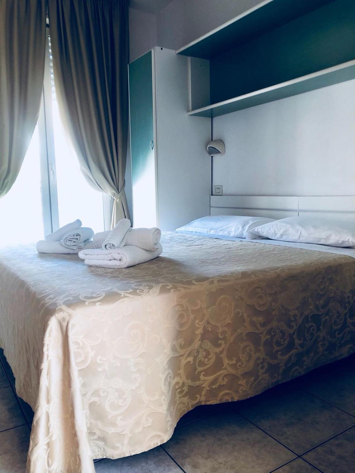 Basic Double or Twin Room - Photo 5