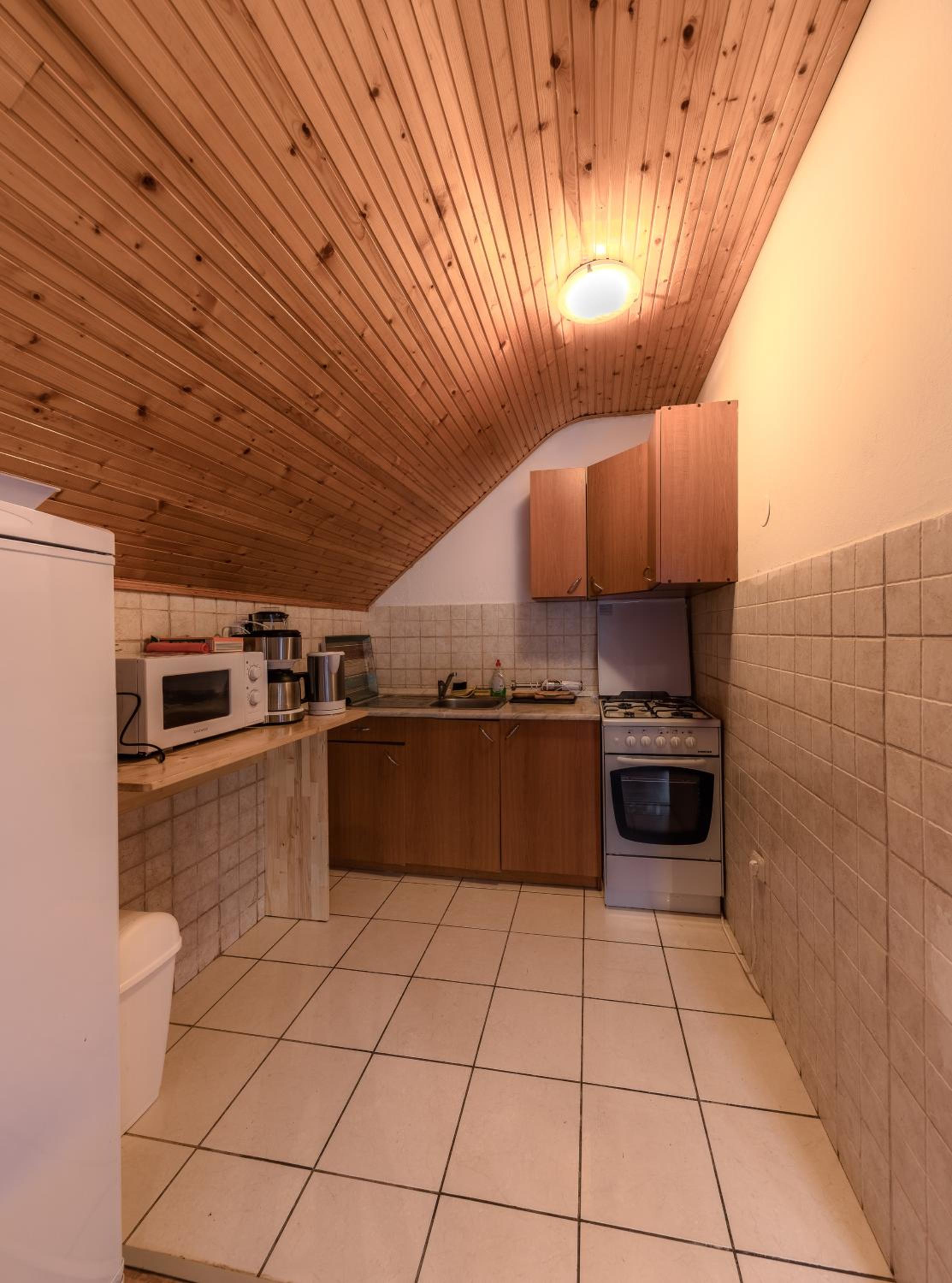 Apartment with Balcony - Photo 23