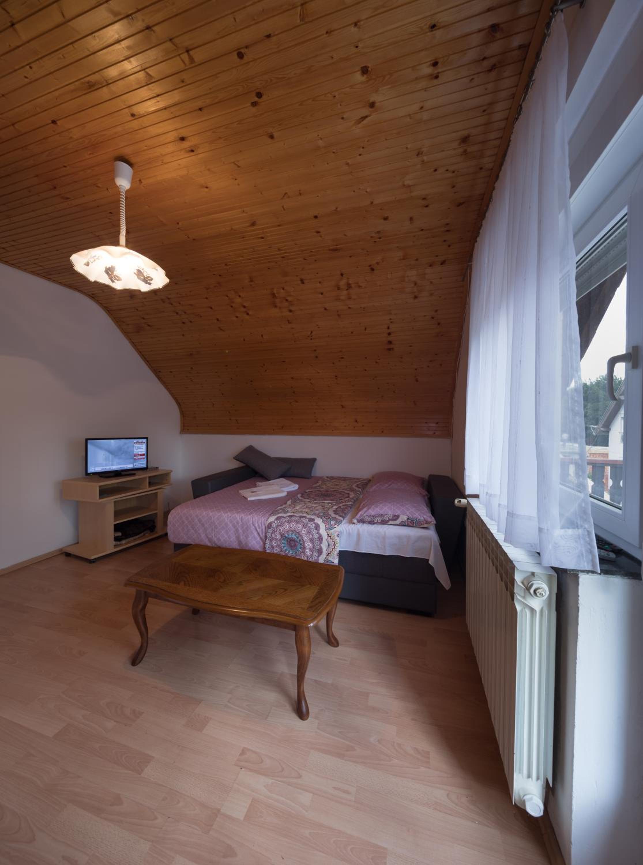Apartment with Balcony - Photo 21