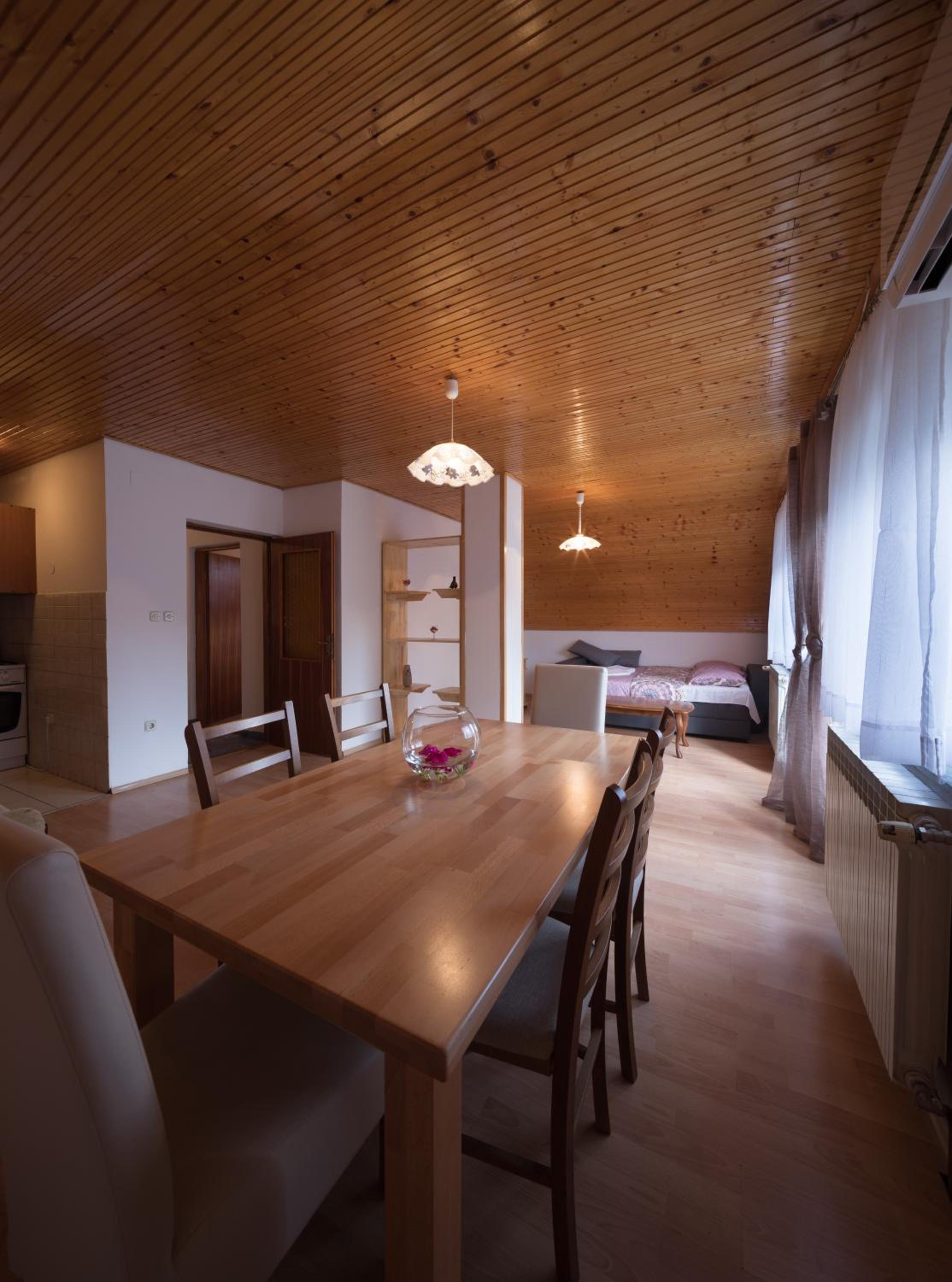 Apartment with Balcony - Photo 18