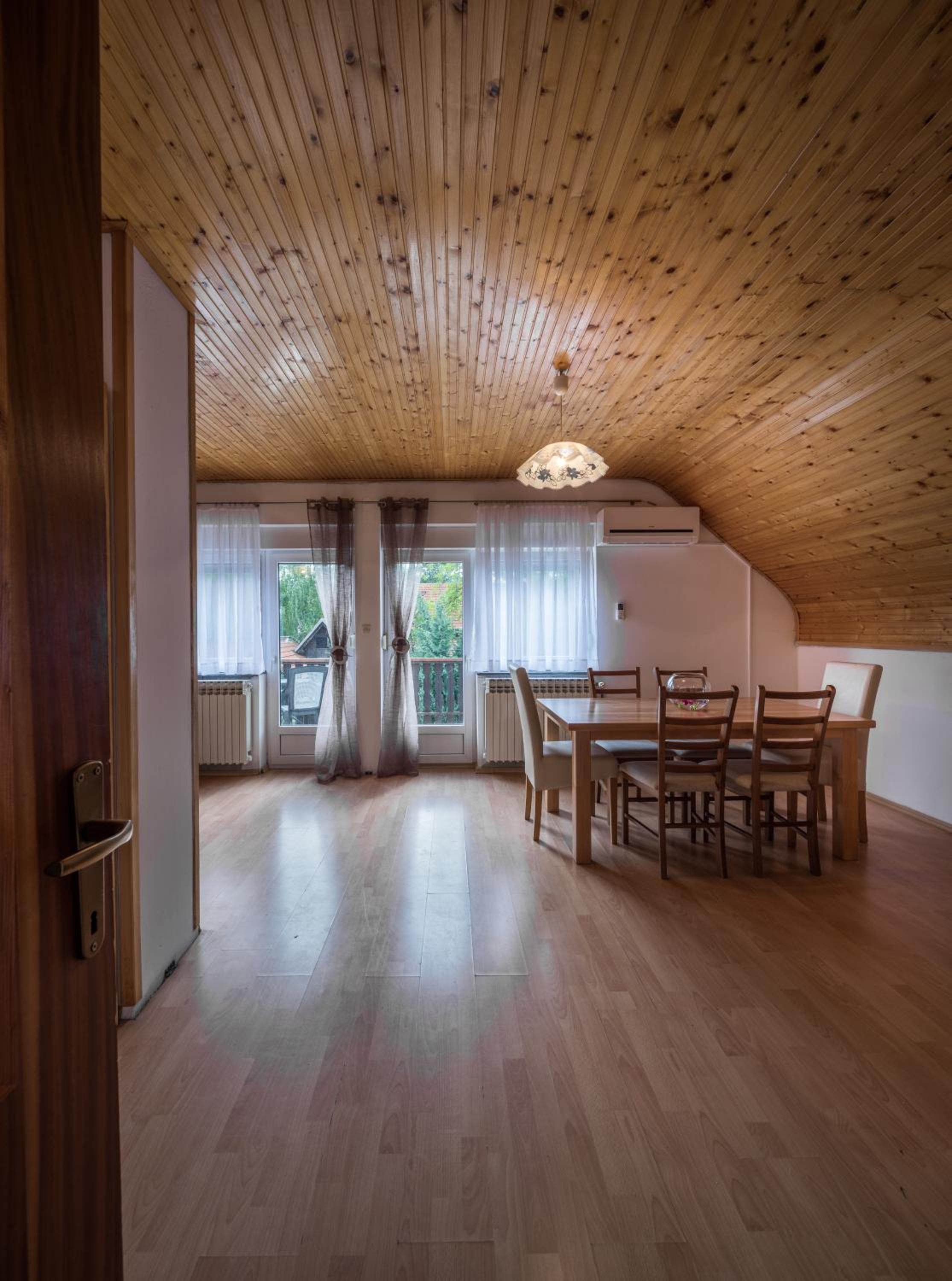 Apartment with Balcony - Photo 2