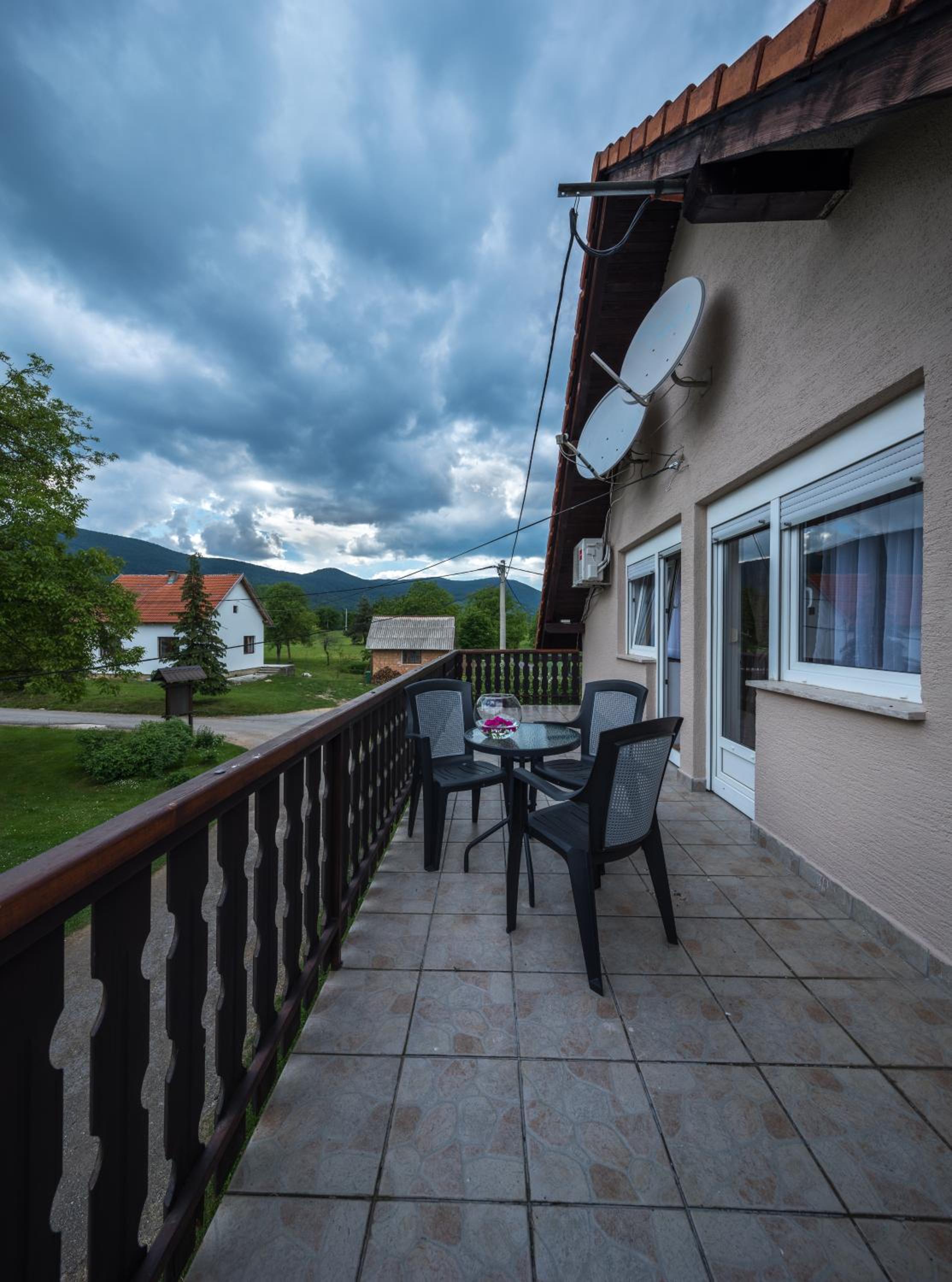 Apartment with Balcony - Photo 14