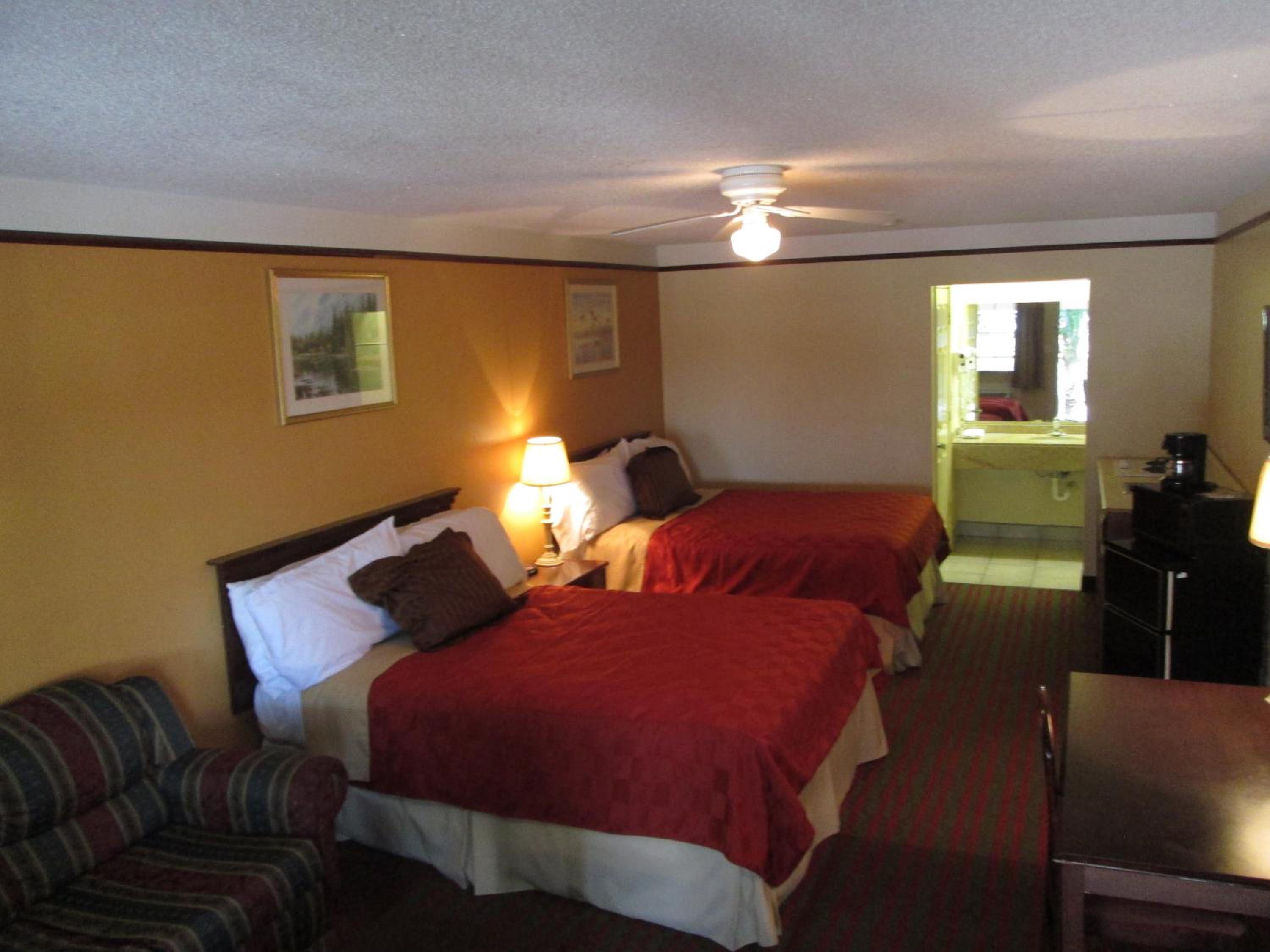 Queen Room with Two Queen Beds - Photo 13