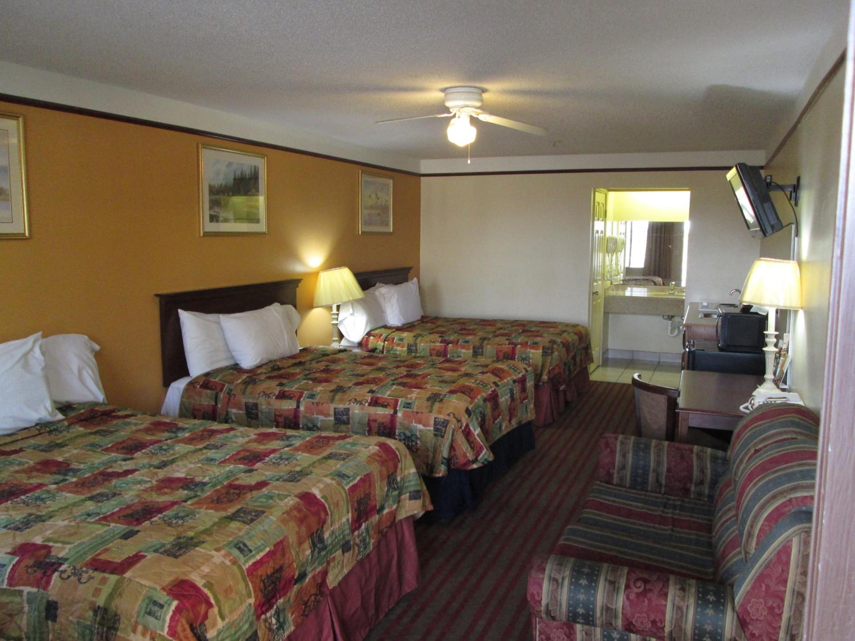 Queen Room with Three Queen Beds - Photo 1