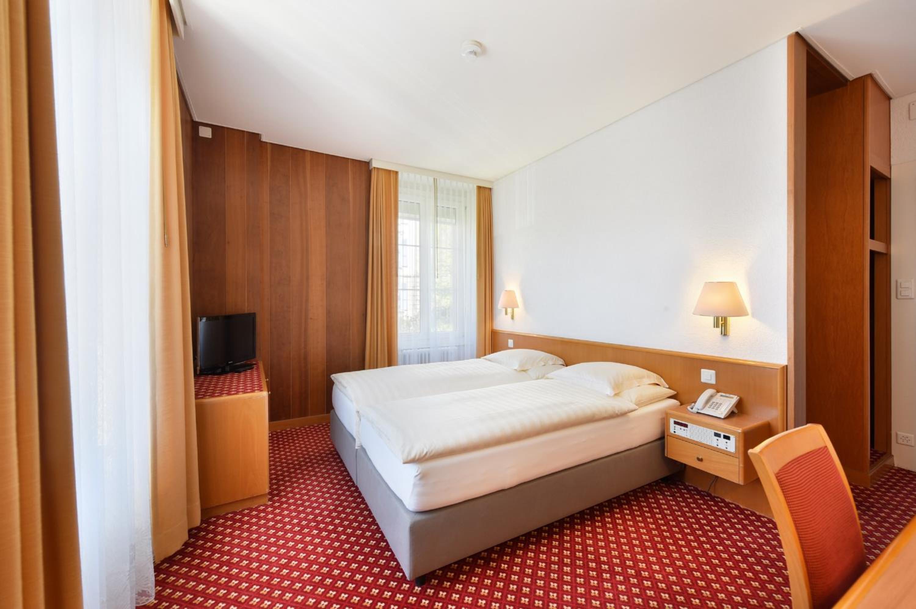 Available room thumbnail 5