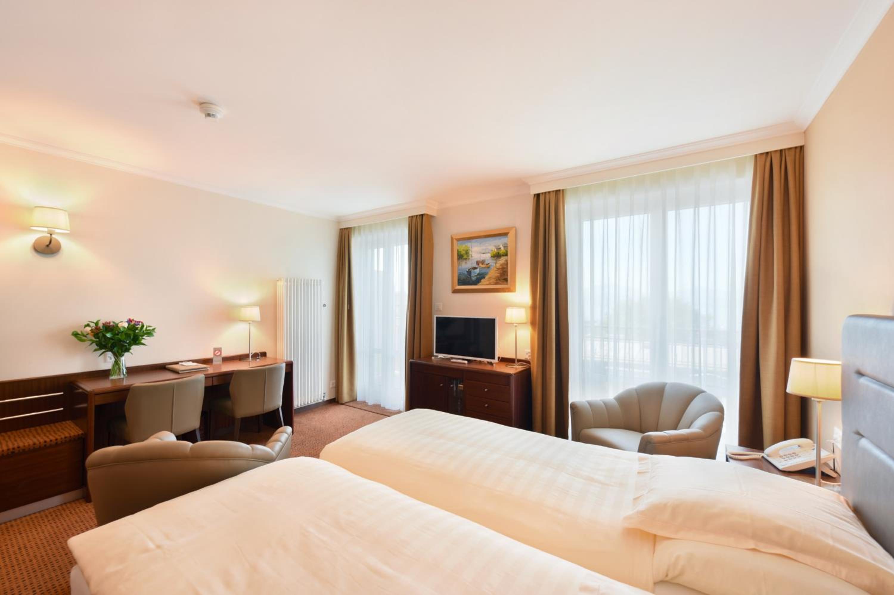 Superior Twin Room with Balcony  - Photo 2
