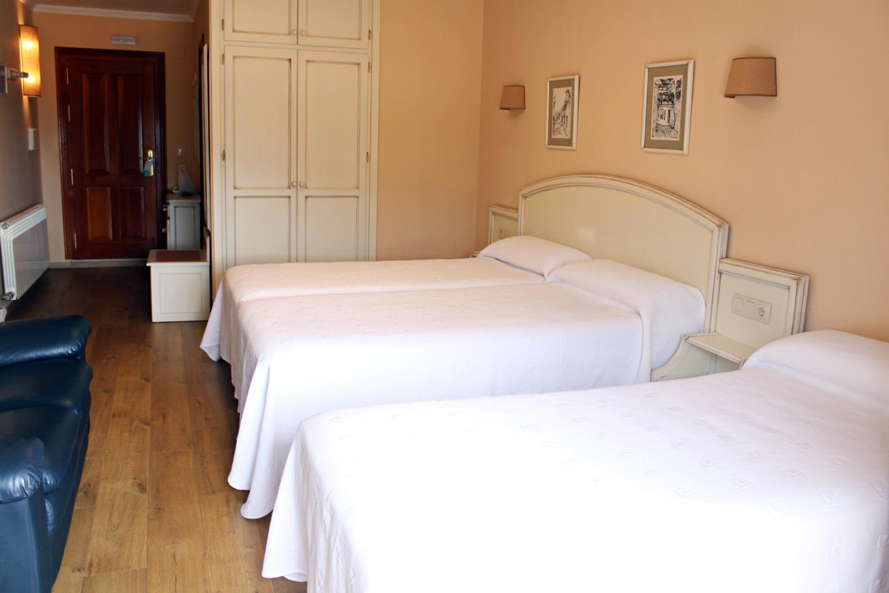 Triple Room - Photo 1