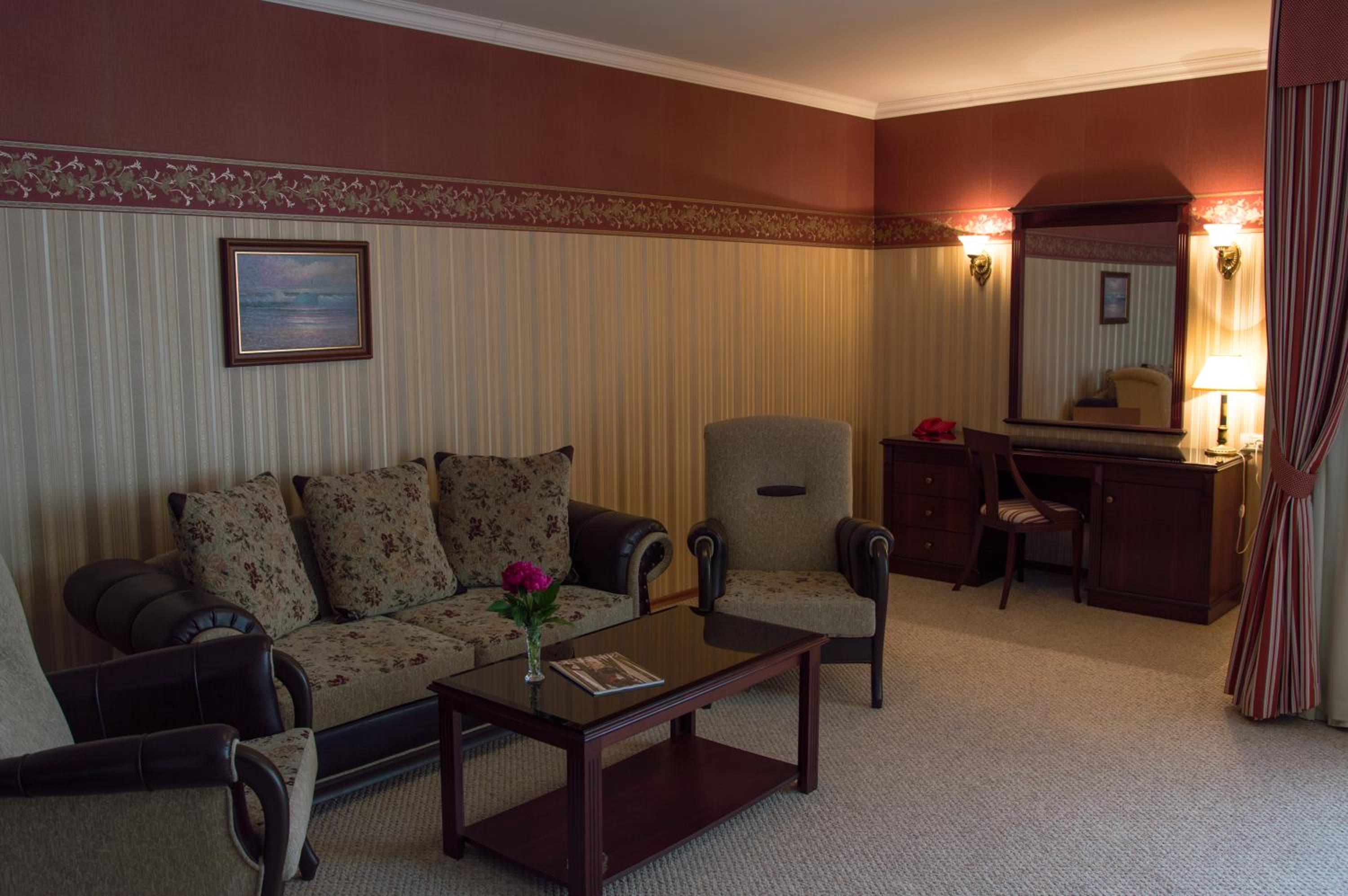 Deluxe Suite - Photo 8