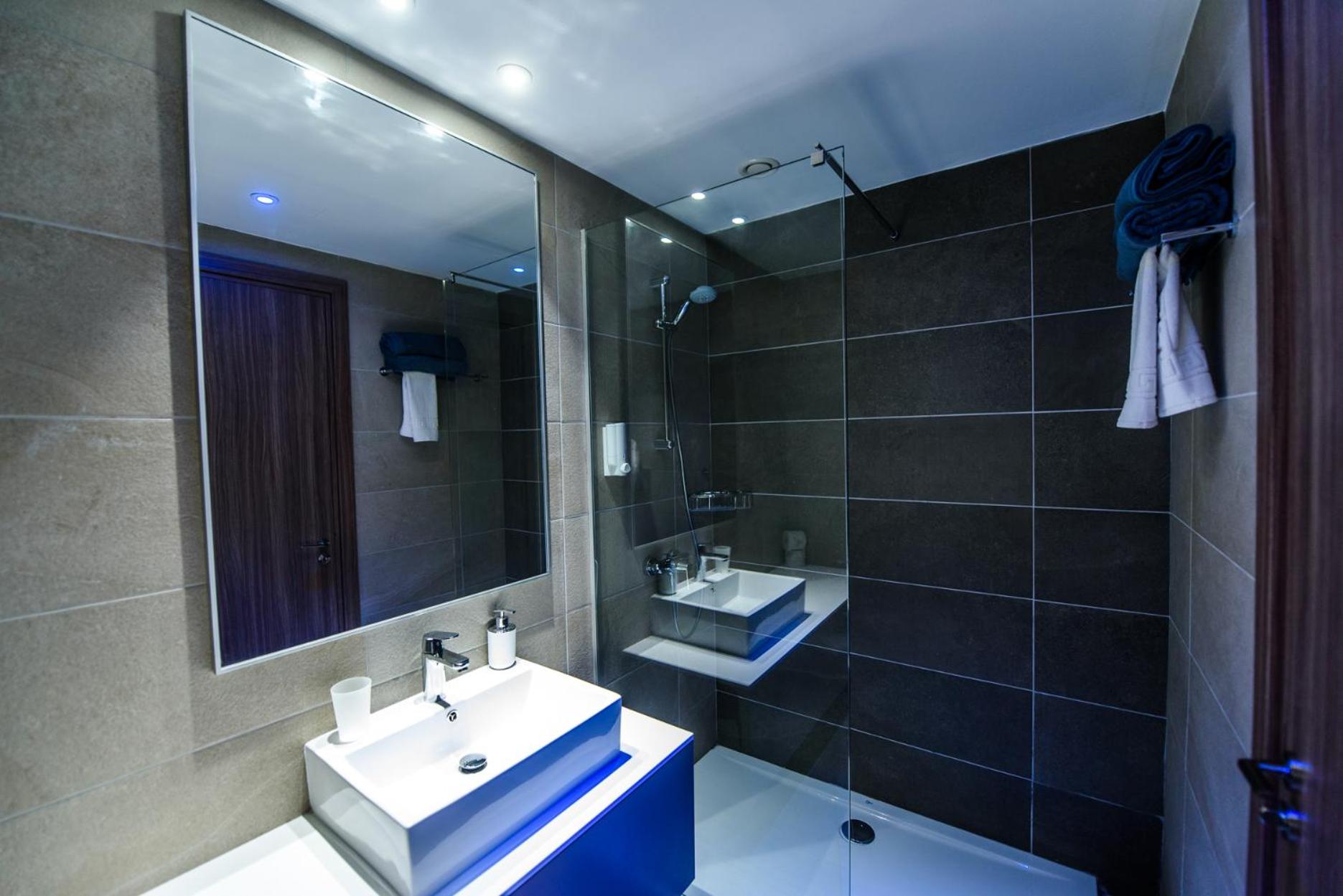 Double or Twin Room with Pool View photo 2