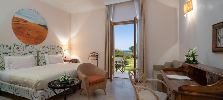 Superior Double or Twin Room with Partial Sea View - Photo 3